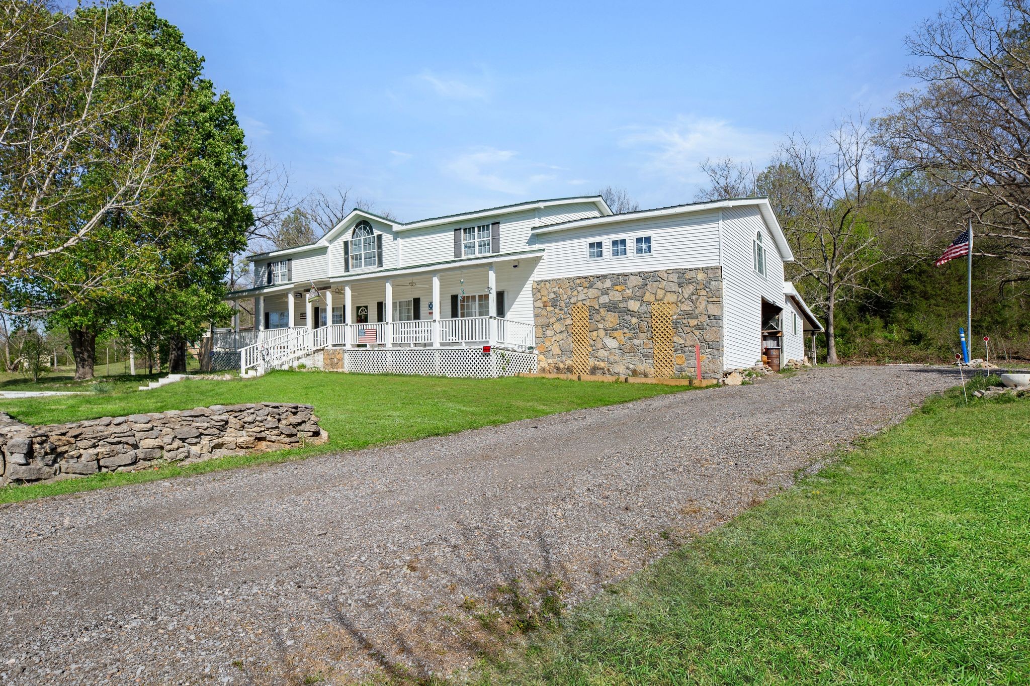1893 Bradyville Rd Property Photo