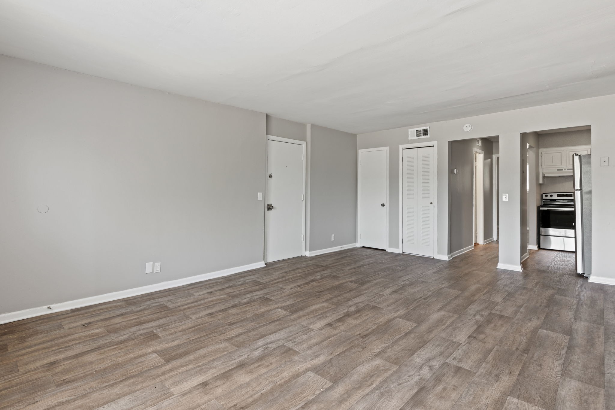 800 Anderson Ln Property Photo 1