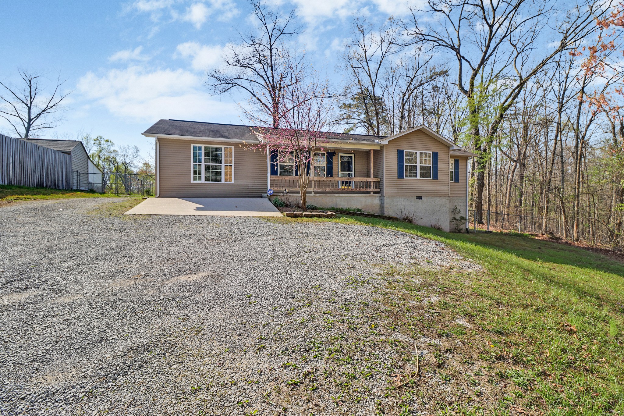 201 Estates Lake Dr Property Photo
