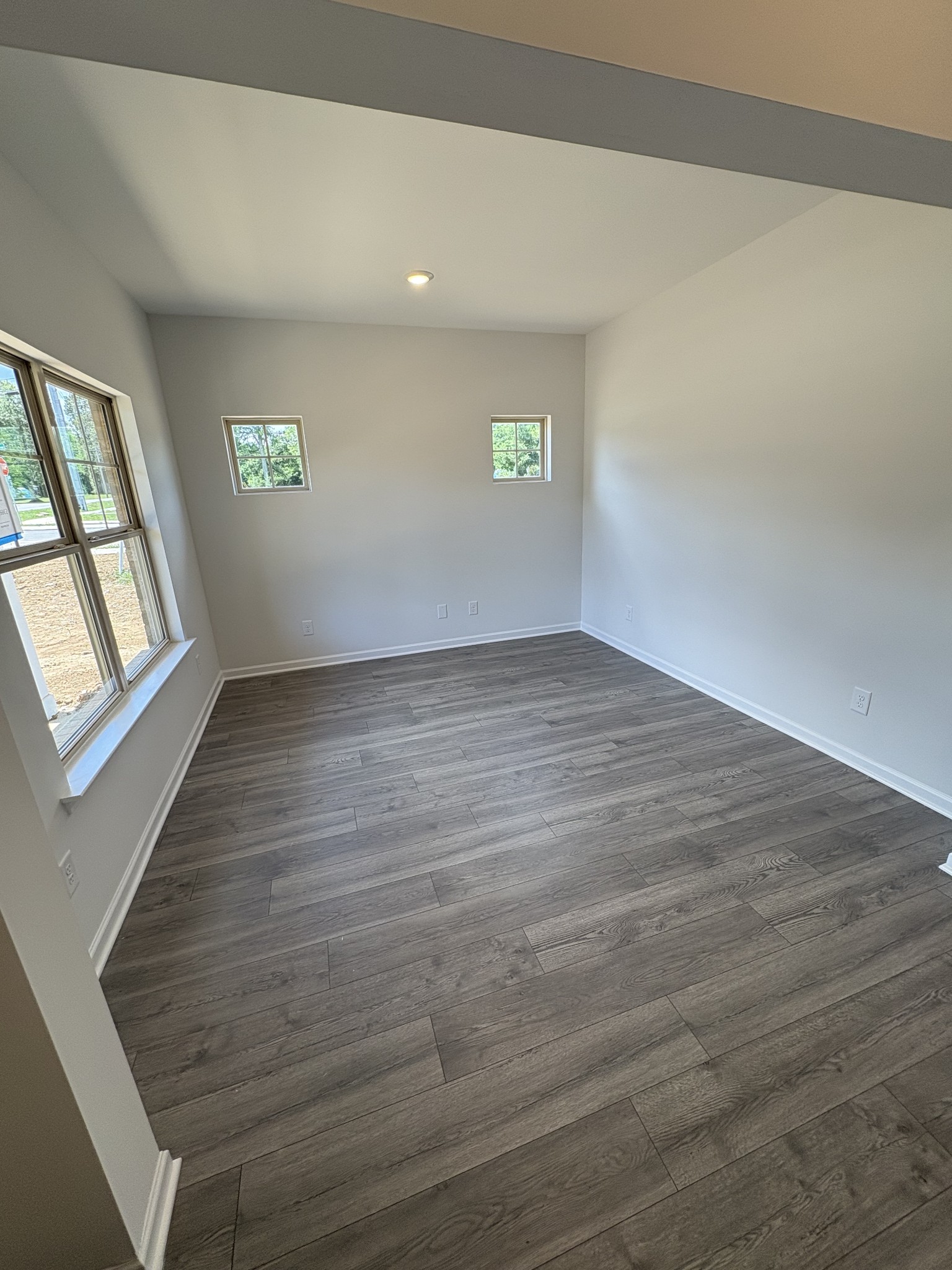 110 Ace Ave Property Photo 3