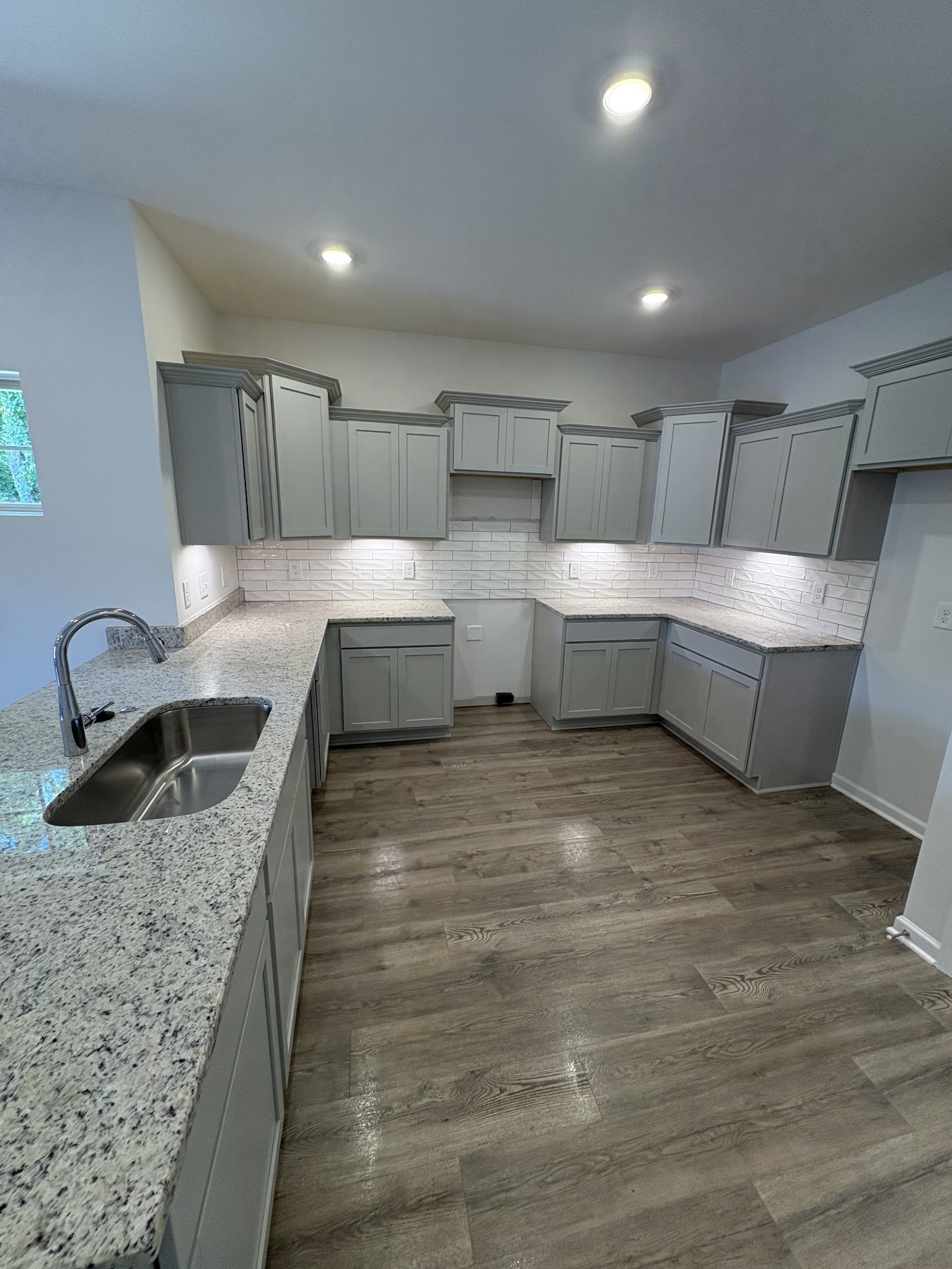 140 Ace Ave Property Photo 6