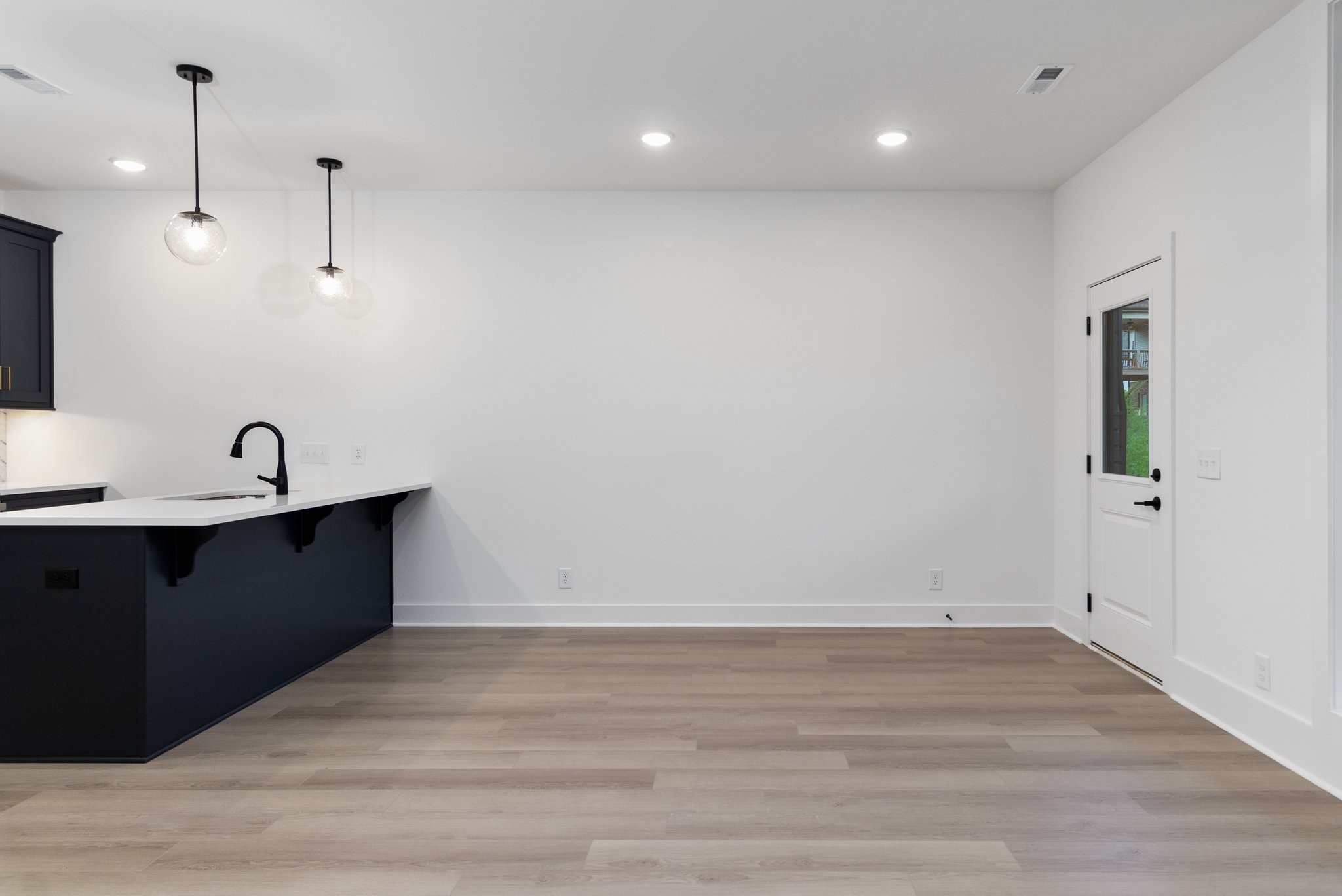 9 Holland Park West Property Photo 11