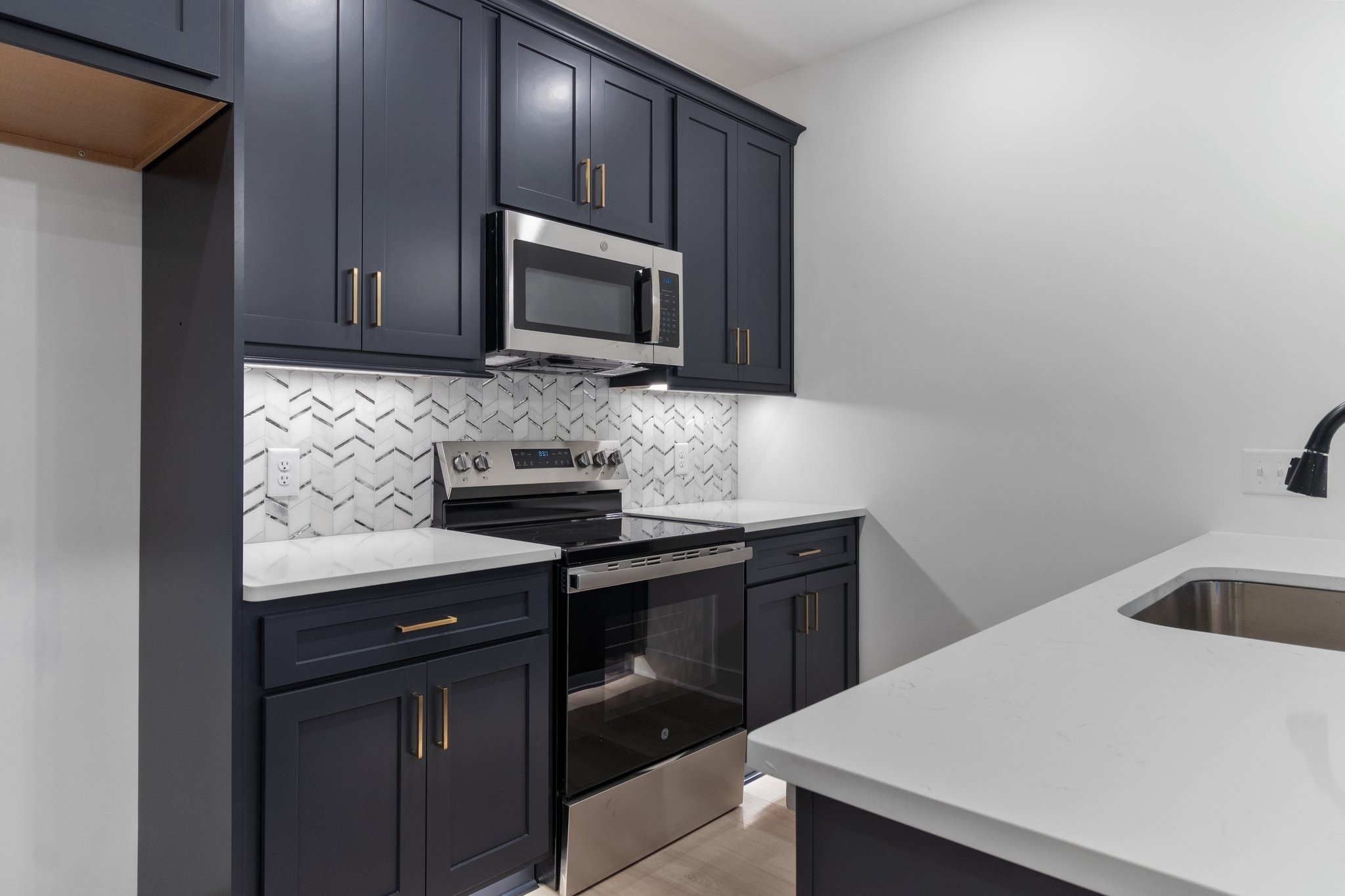 9 Holland Park West Property Photo 13