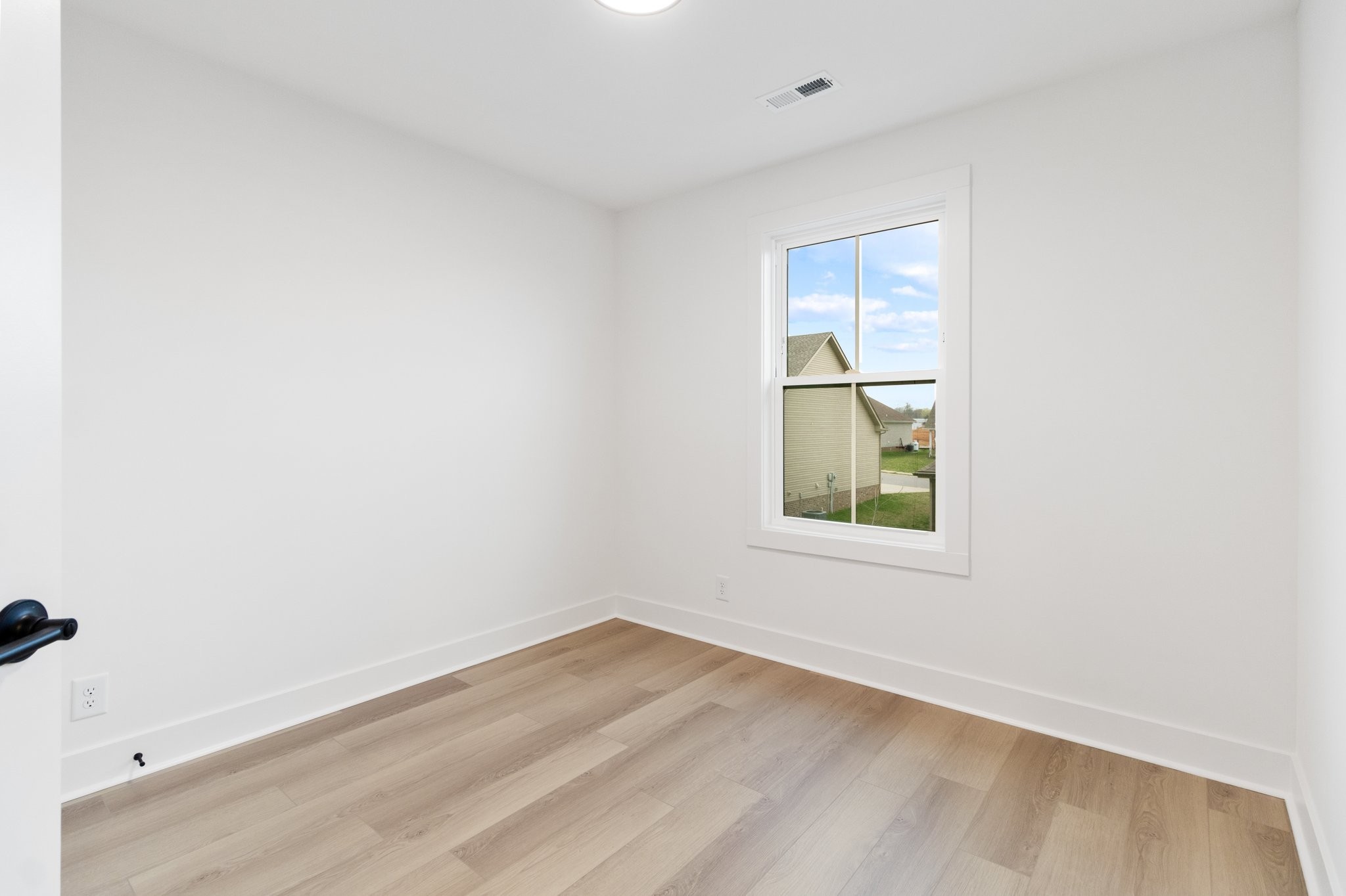9 Holland Park West Property Photo 28