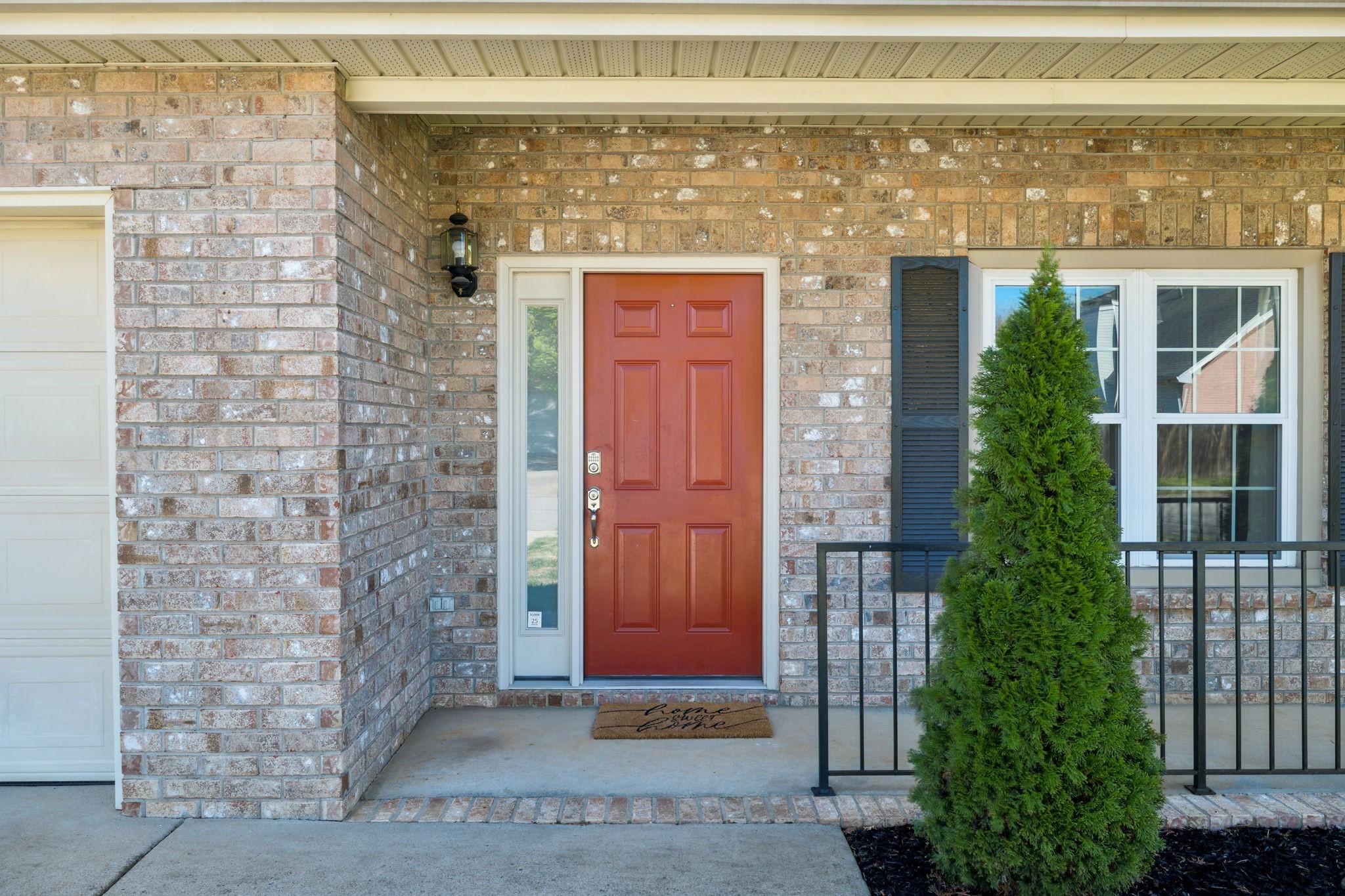 325 Roslyn Ct Property Photo 7