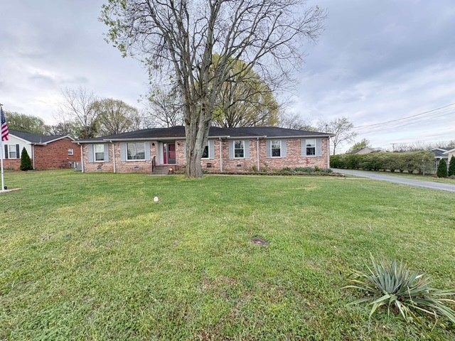 402 Robertson Dr Property Photo