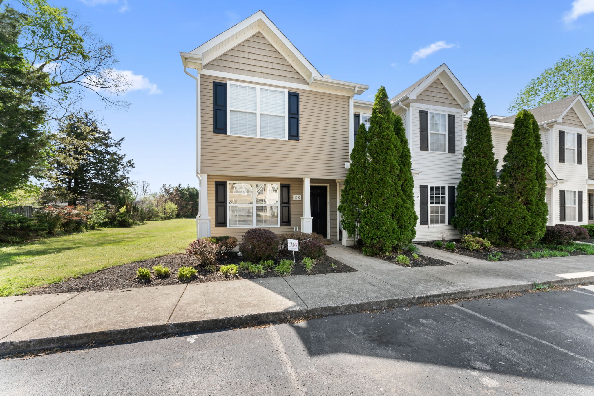 1303 Vermont Ct Property Photo 1