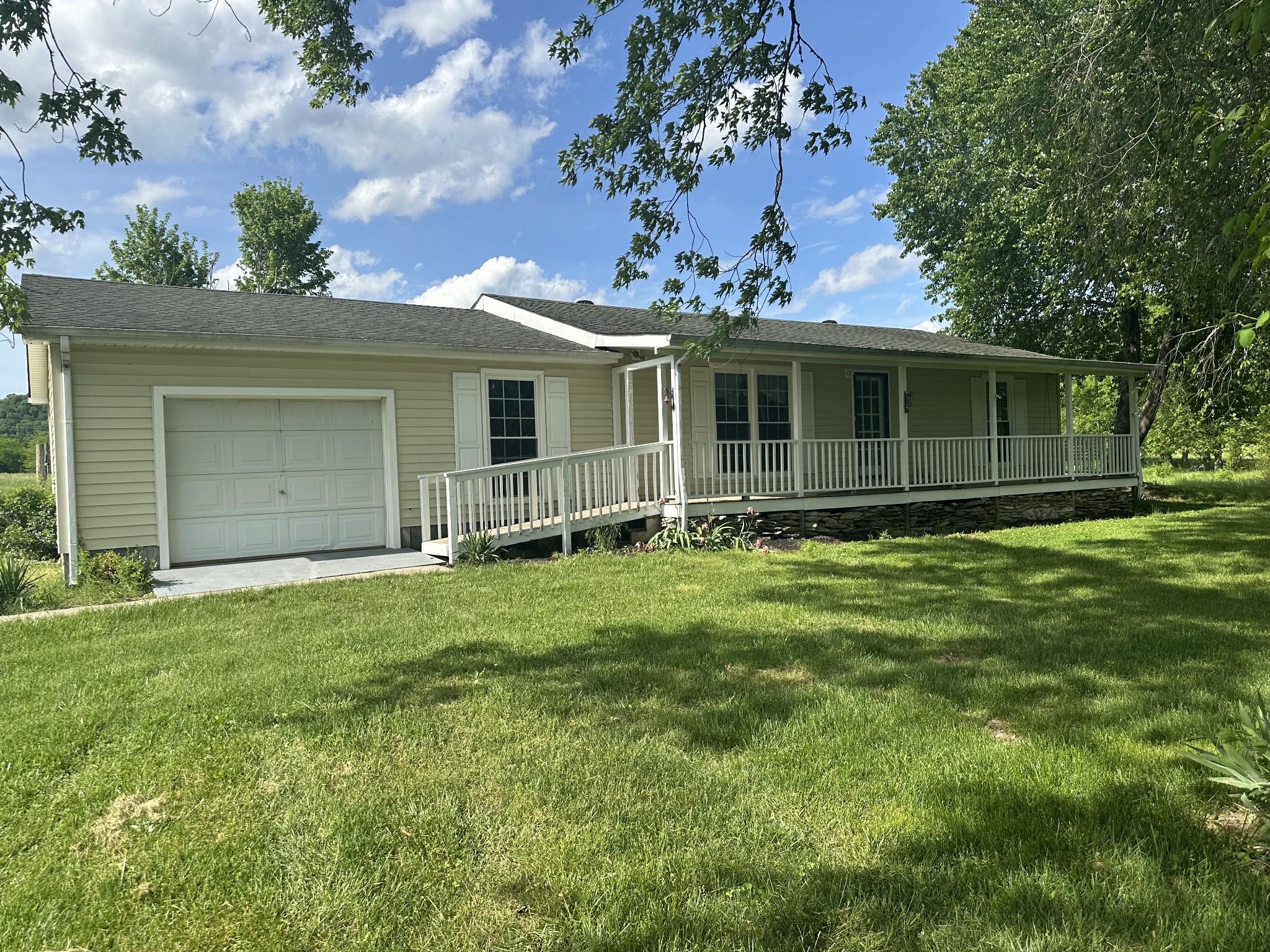 275 Reece Hollow Rd Property Photo