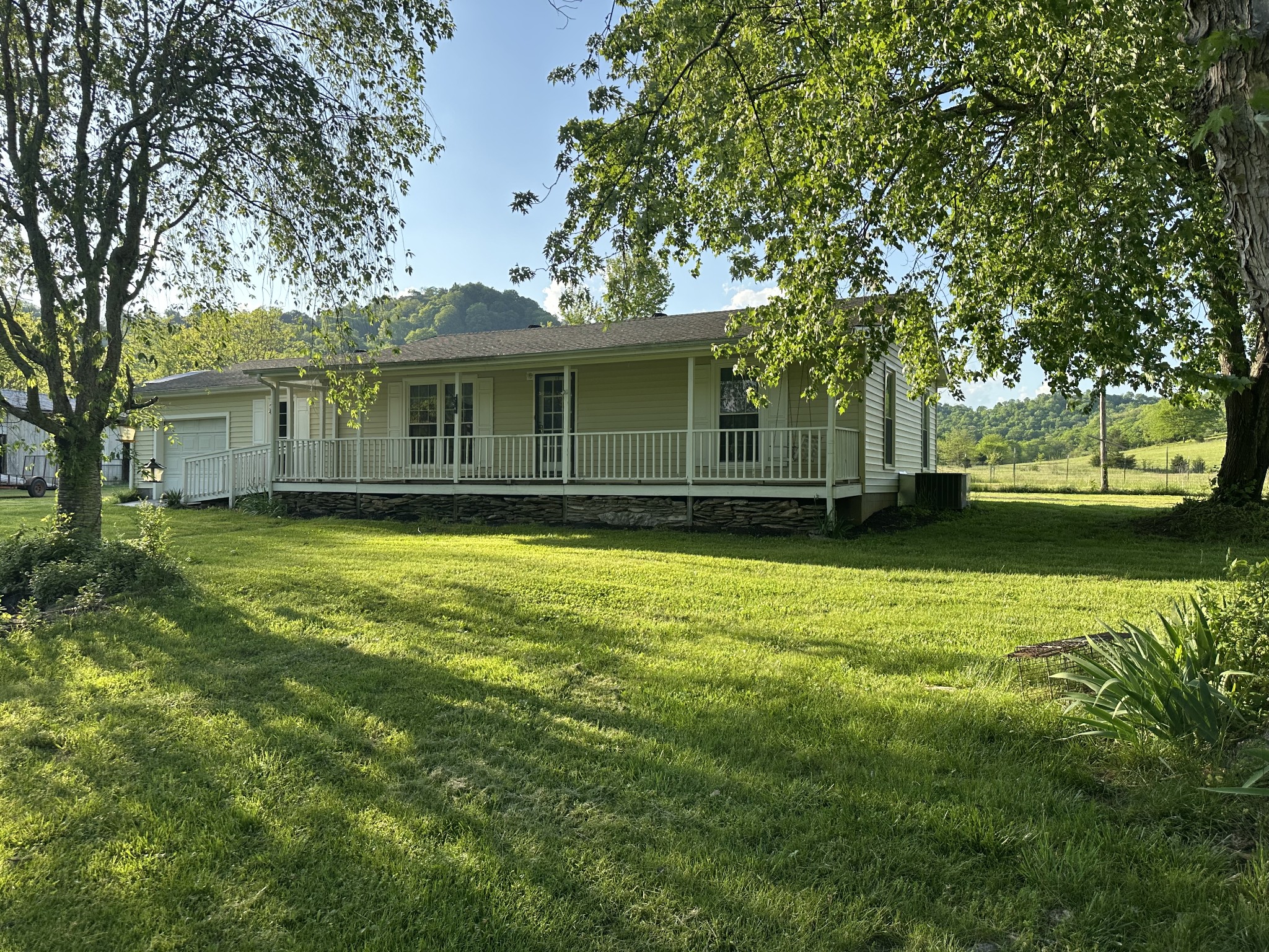 275 Reece Hollow Rd Property Photo 2
