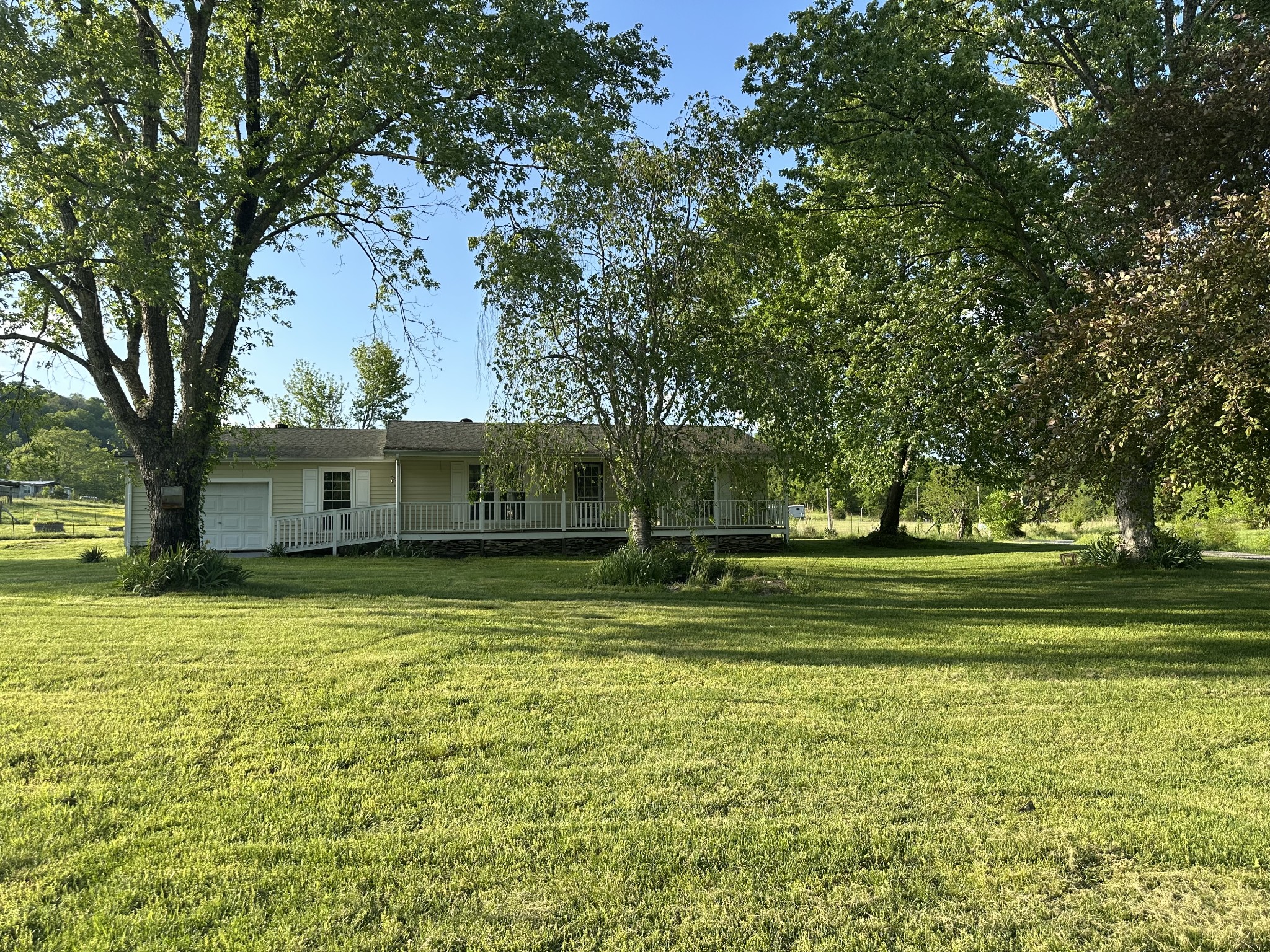 275 Reece Hollow Rd Property Photo 3