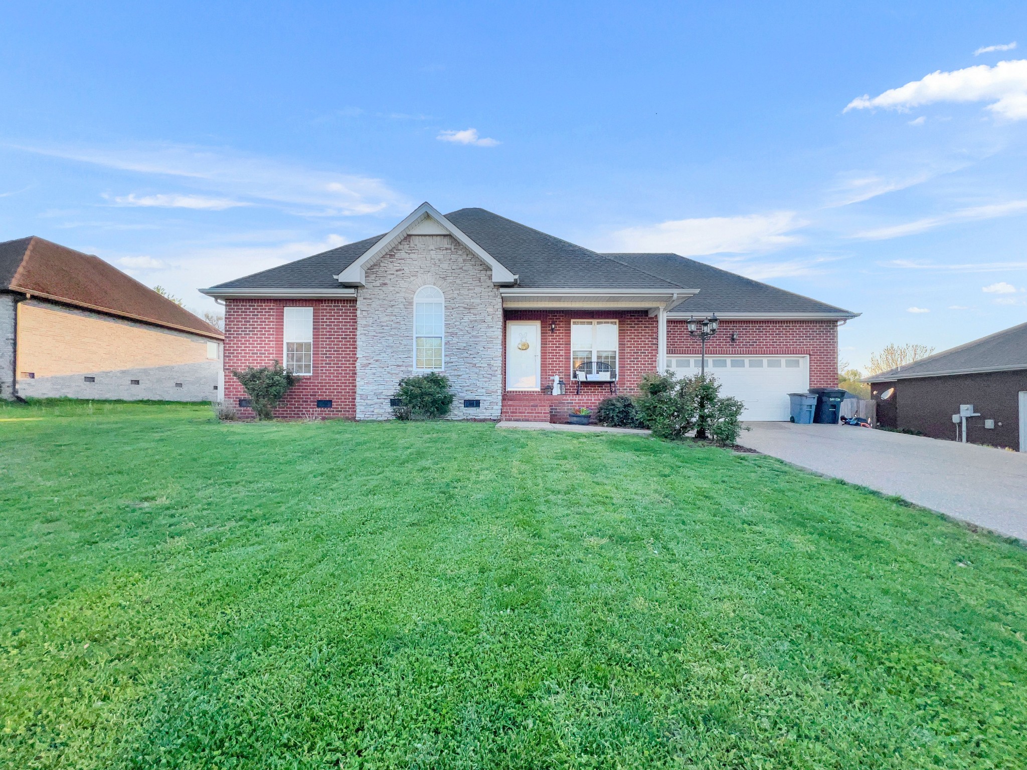 450 Robins Trl Property Photo 1