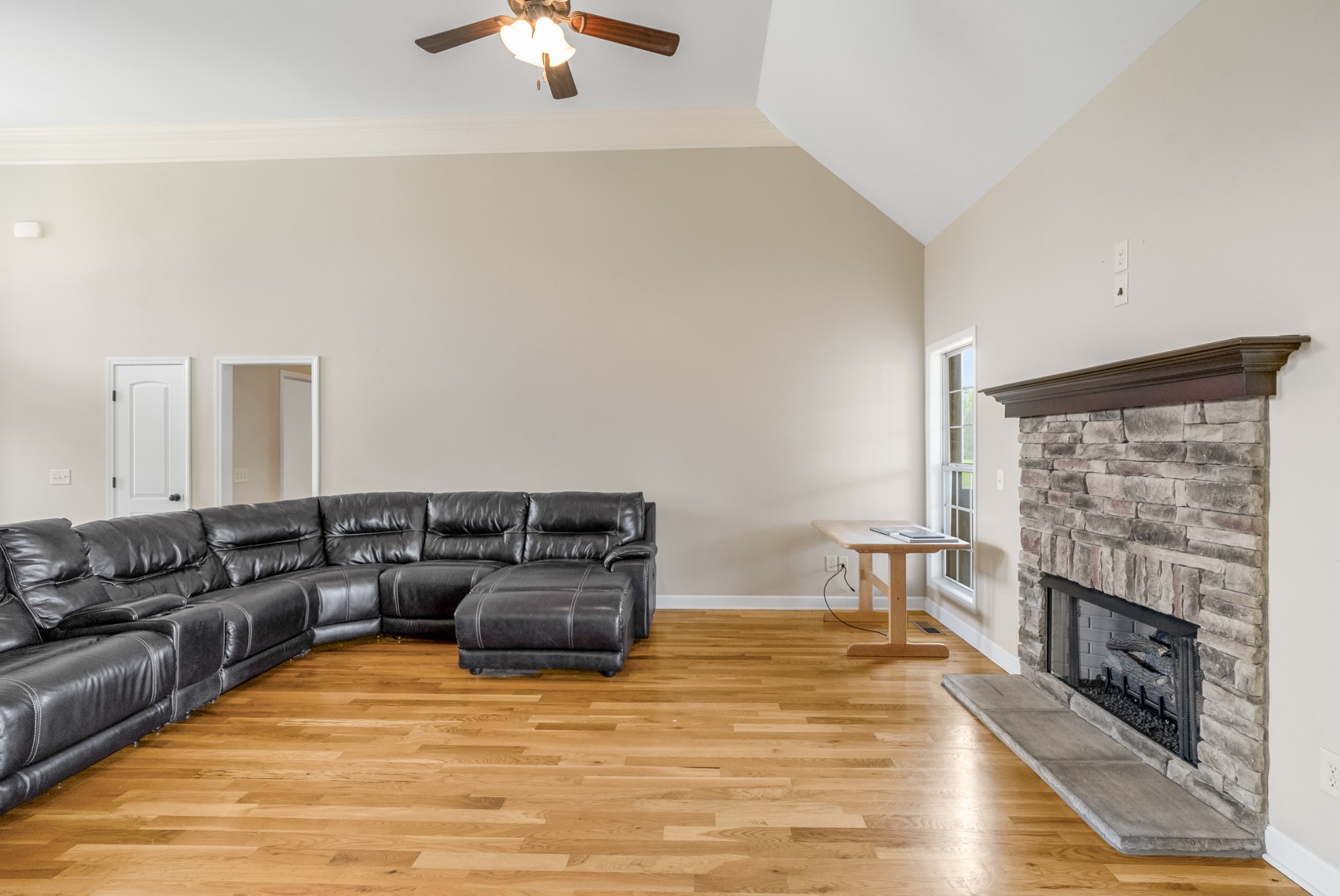 1015 Glasgow Ln Property Photo 5