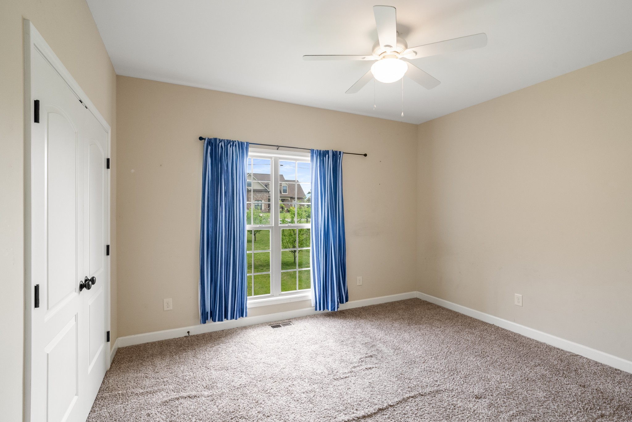 1015 Glasgow Ln Property Photo 13