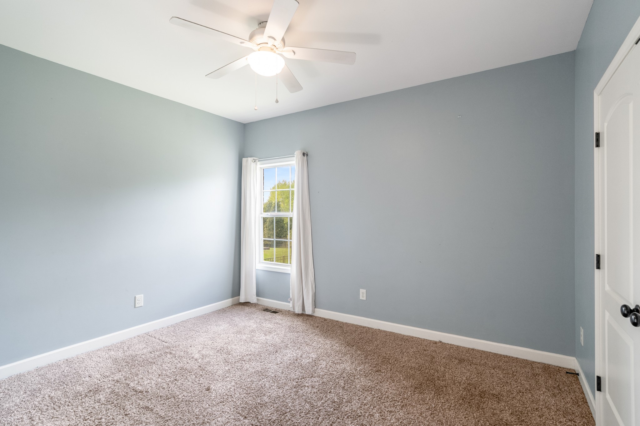 1015 Glasgow Ln Property Photo 16