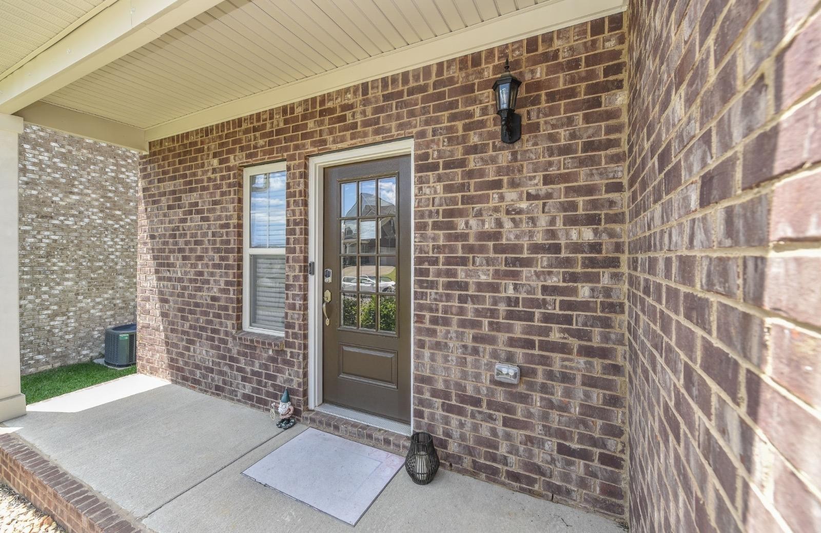 405 Blackthorn Ln Property Photo 2