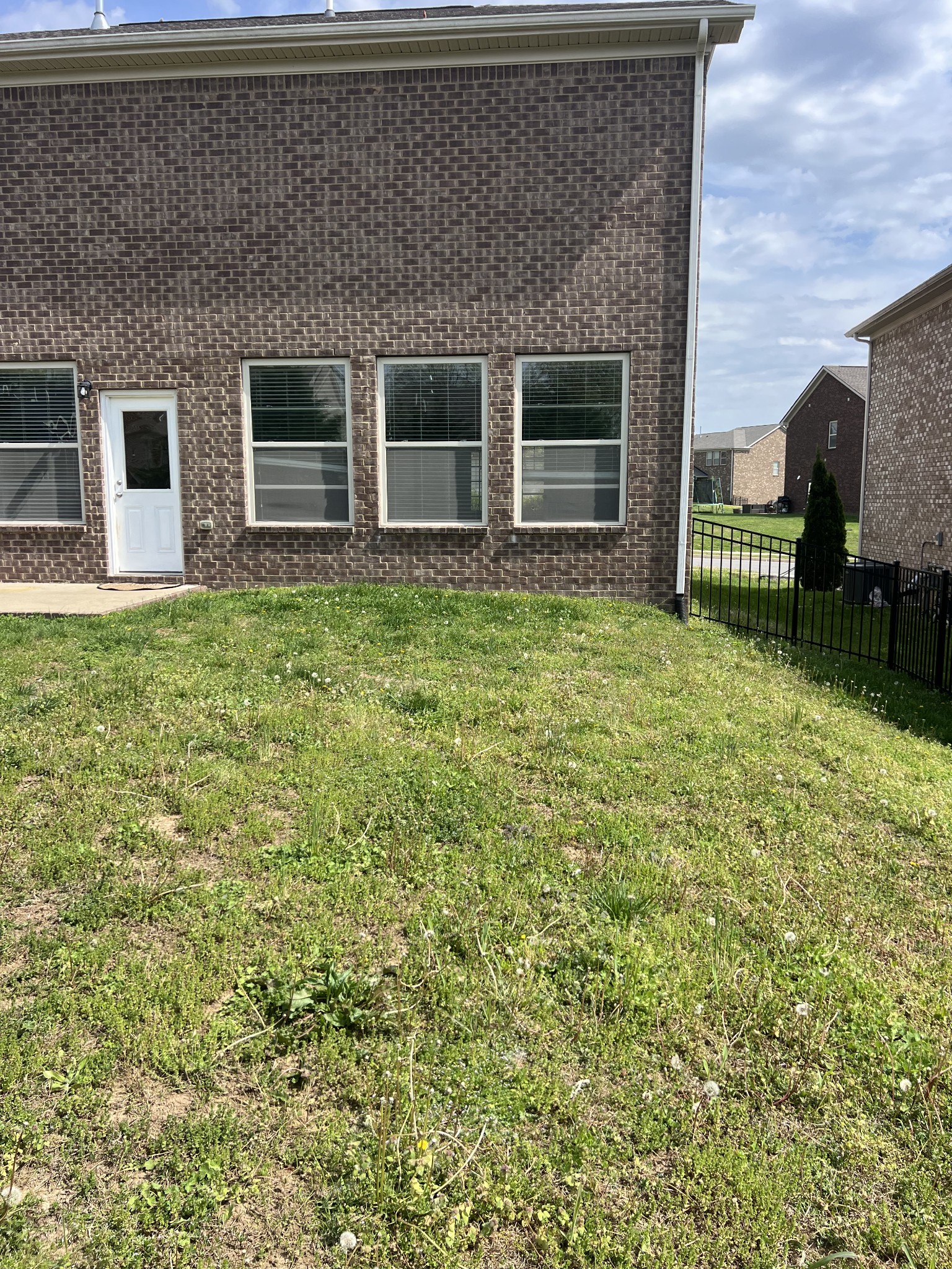 405 Blackthorn Ln Property Photo 17