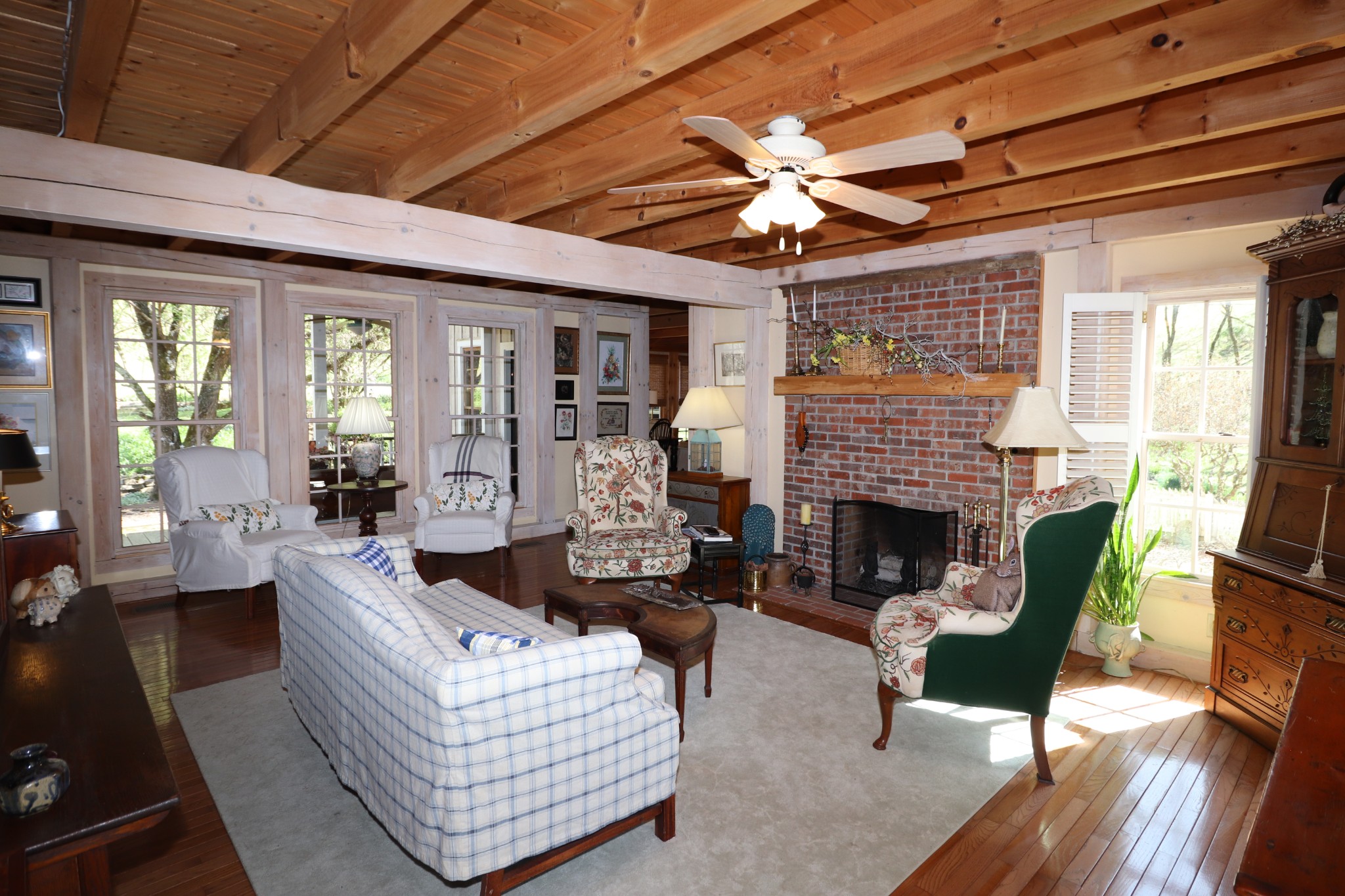 595 Woodard Ln Property Photo 7