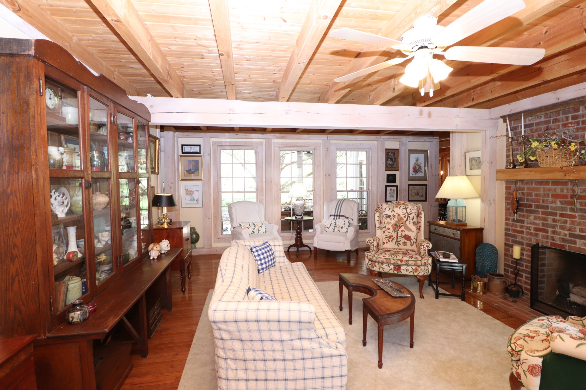 595 Woodard Ln Property Photo 8