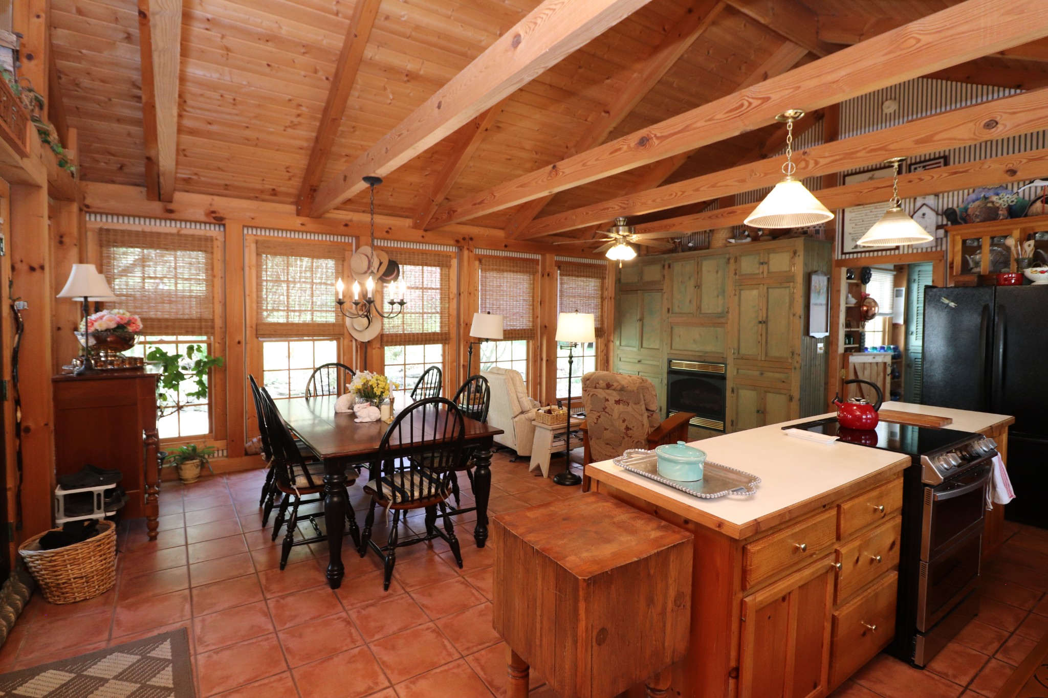 595 Woodard Ln Property Photo 15