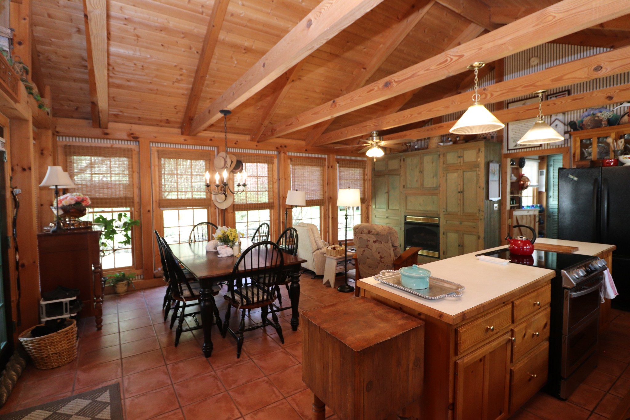 595 Woodard Ln Property Photo 16