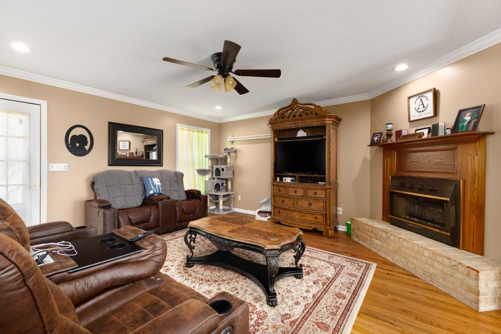 144 Lake Villa Cir Property Photo 4