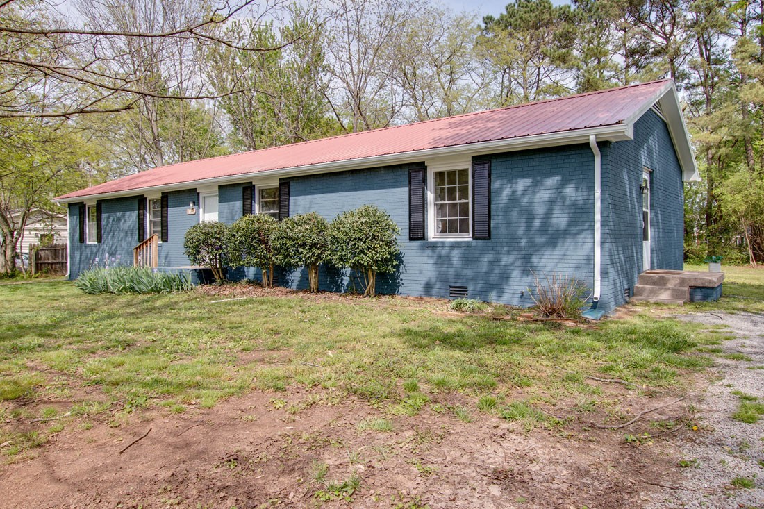2301 Reidhurst Dr Property Photo 2