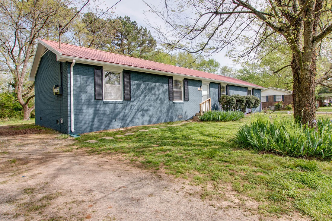 2301 Reidhurst Dr Property Photo 3
