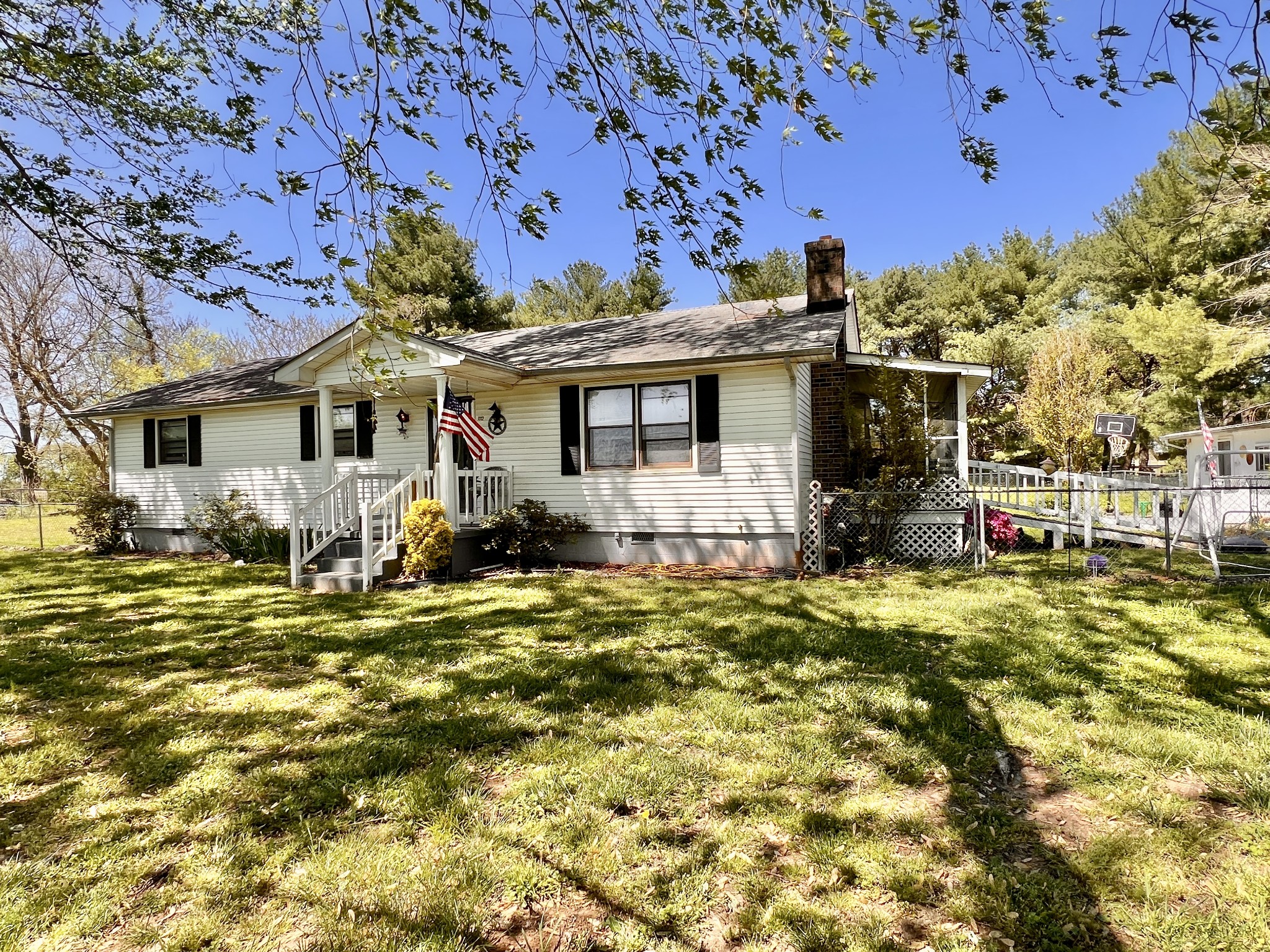1112 Cumberland St Property Photo 3