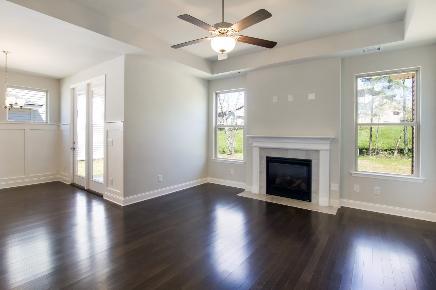3027 Shandor Street Property Photo 6