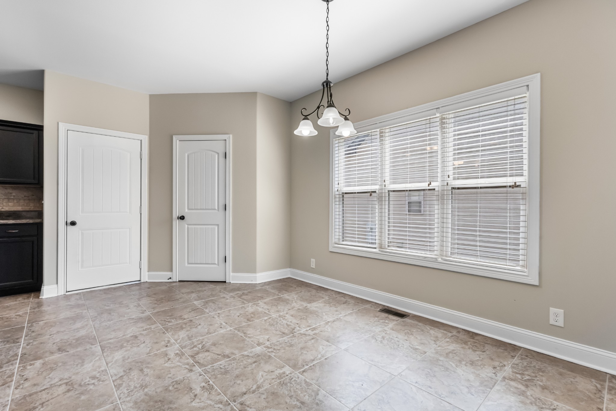 1685 Apache Way Property Photo 9