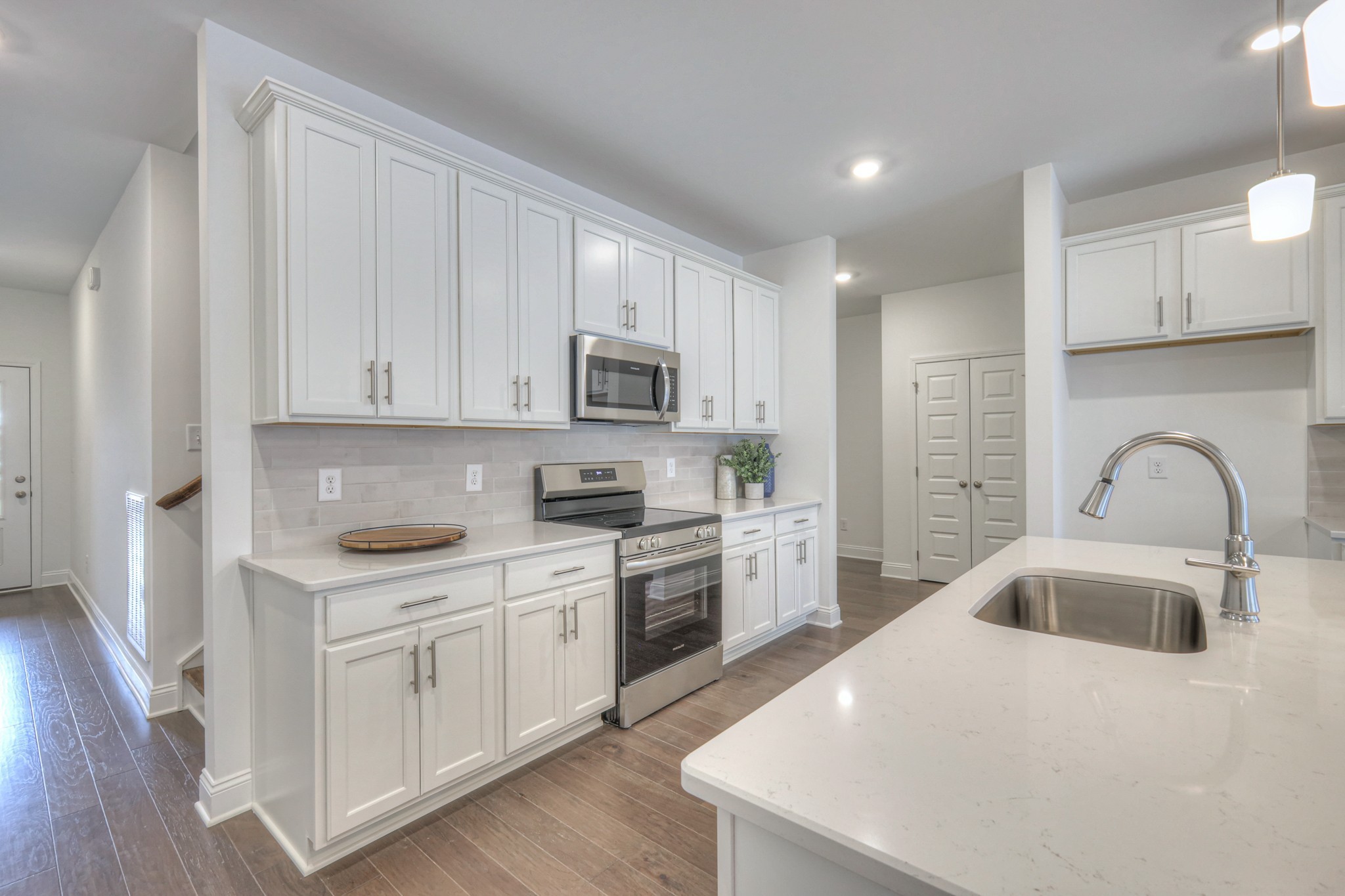 1553 Cedarbrooke Ln Property Photo 8