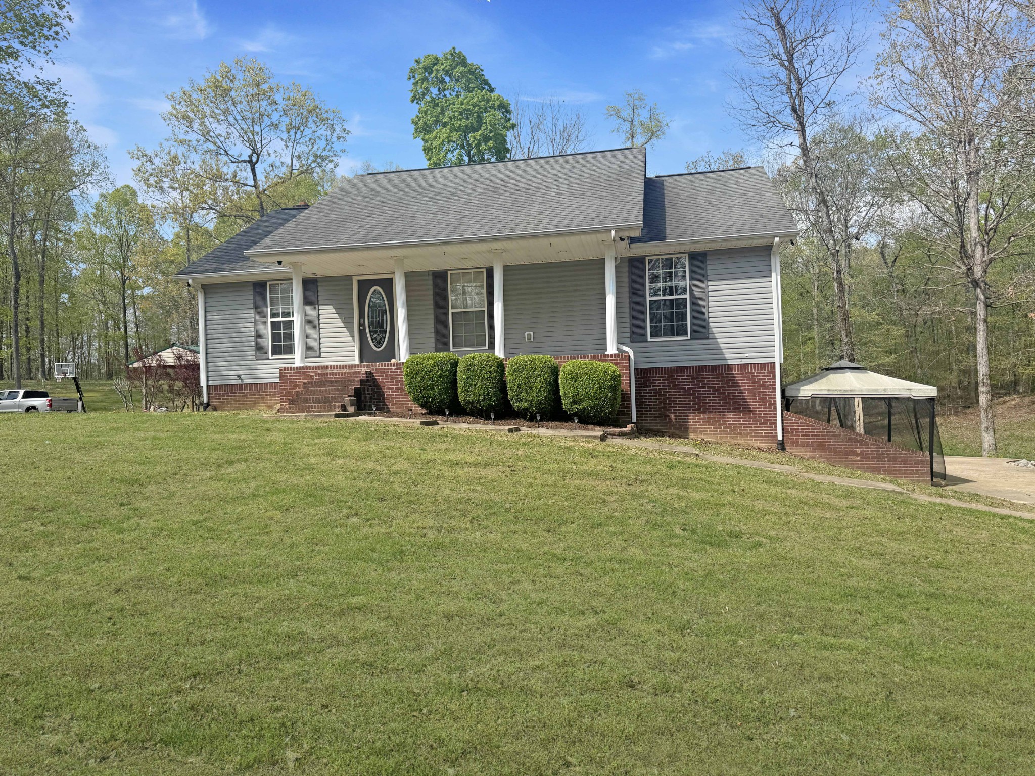 120 Ginger Dr Property Photo