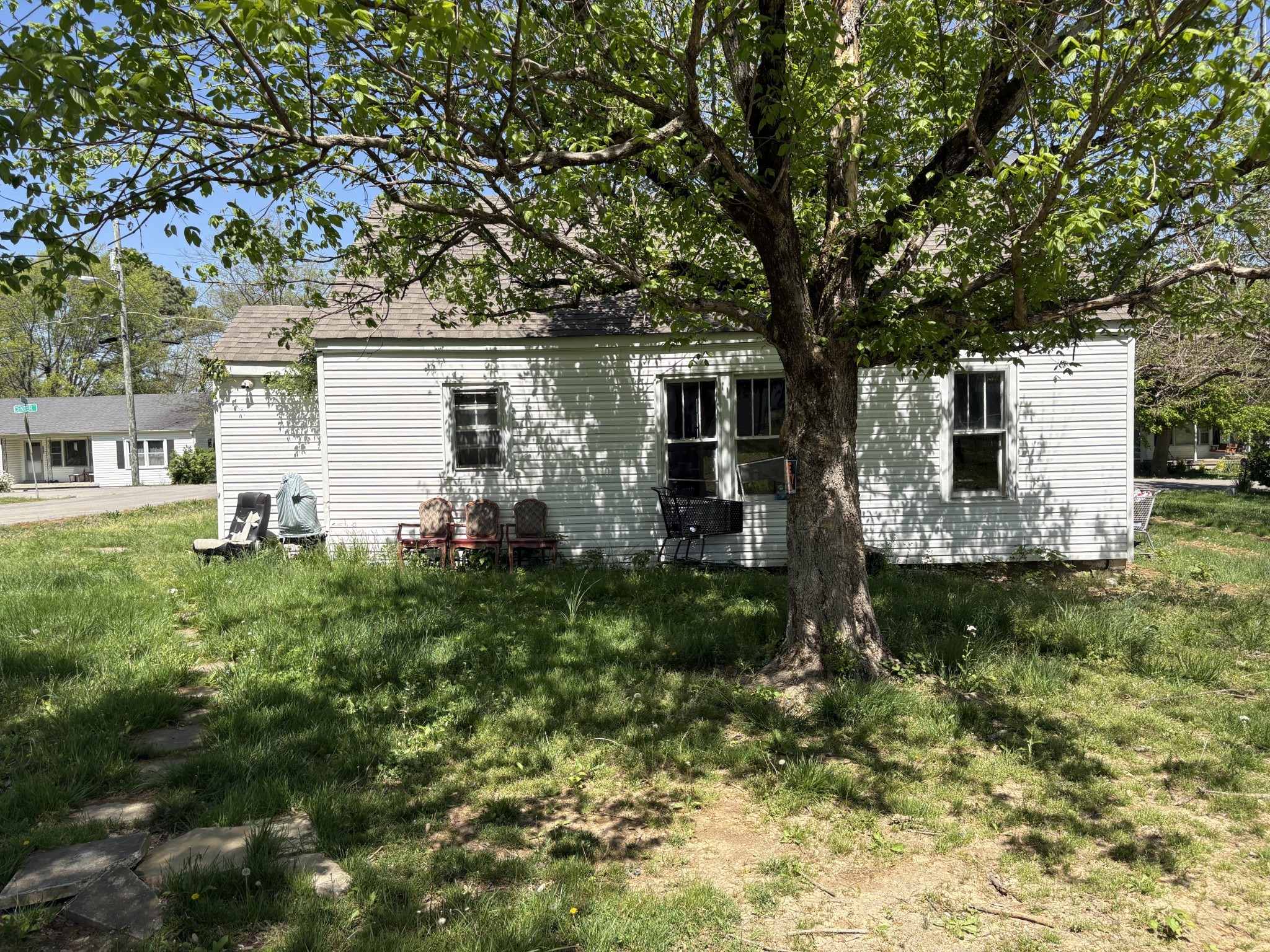 755 Center St Property Photo 3