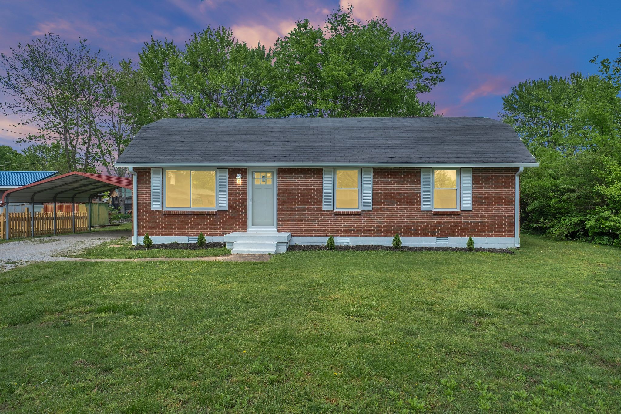 305 Thomas Ave Property Photo
