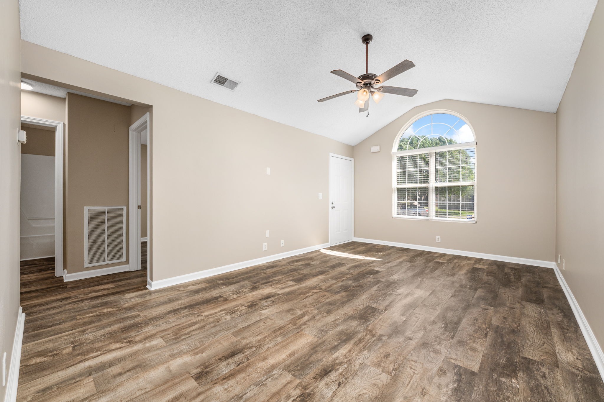 5044 Boyd Dr Property Photo 6