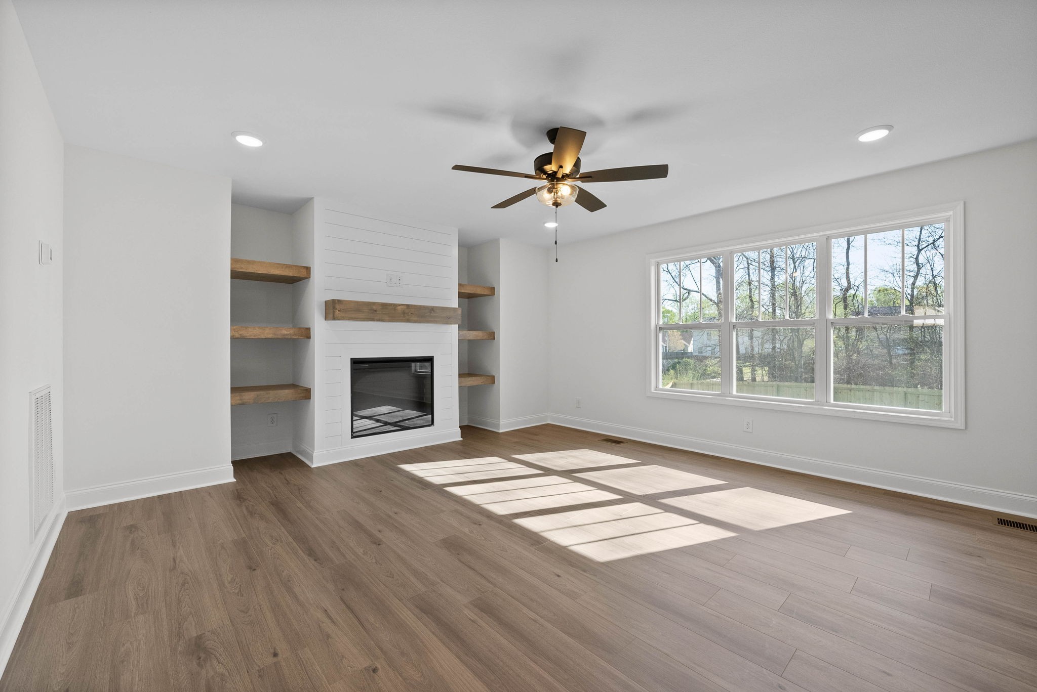 1236 Iris Glen Drive Property Photo 4