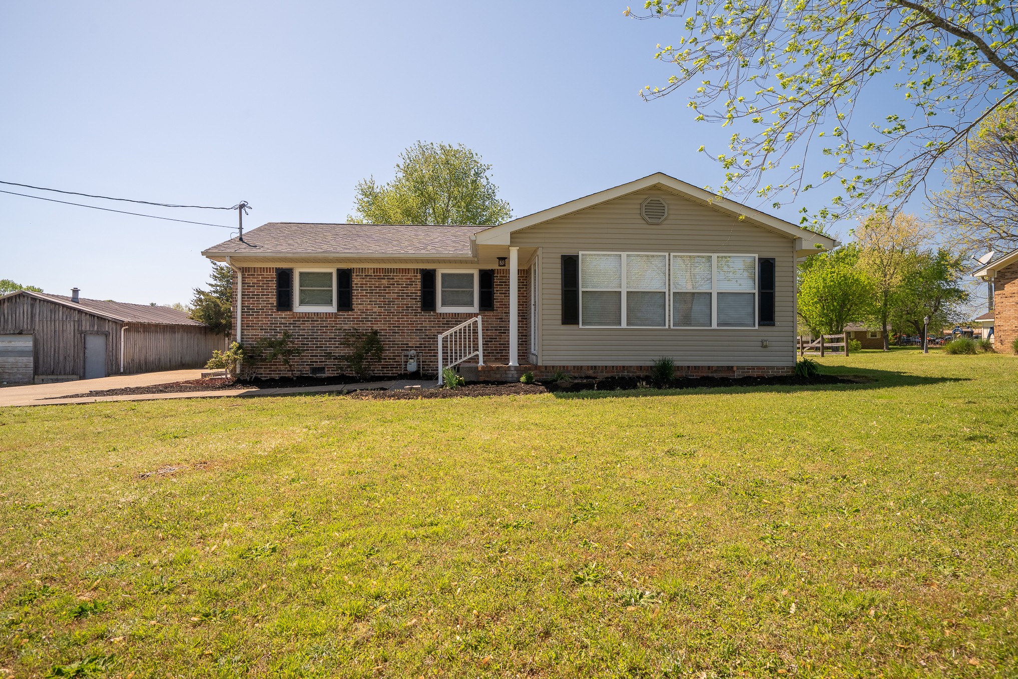 213 Smith Cir Property Photo