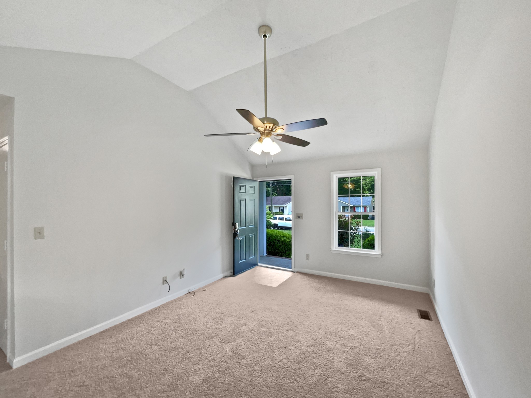 394 Cranklen Cir Property Photo 3
