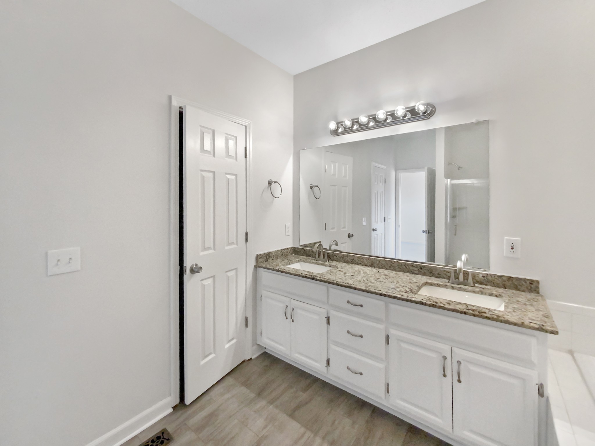 783 Parade Ct Property Photo 16