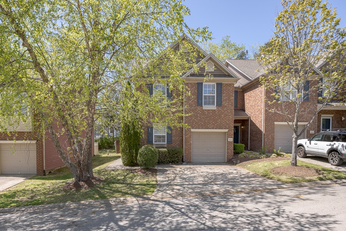 8334 Oak Knoll Dr Property Photo 1