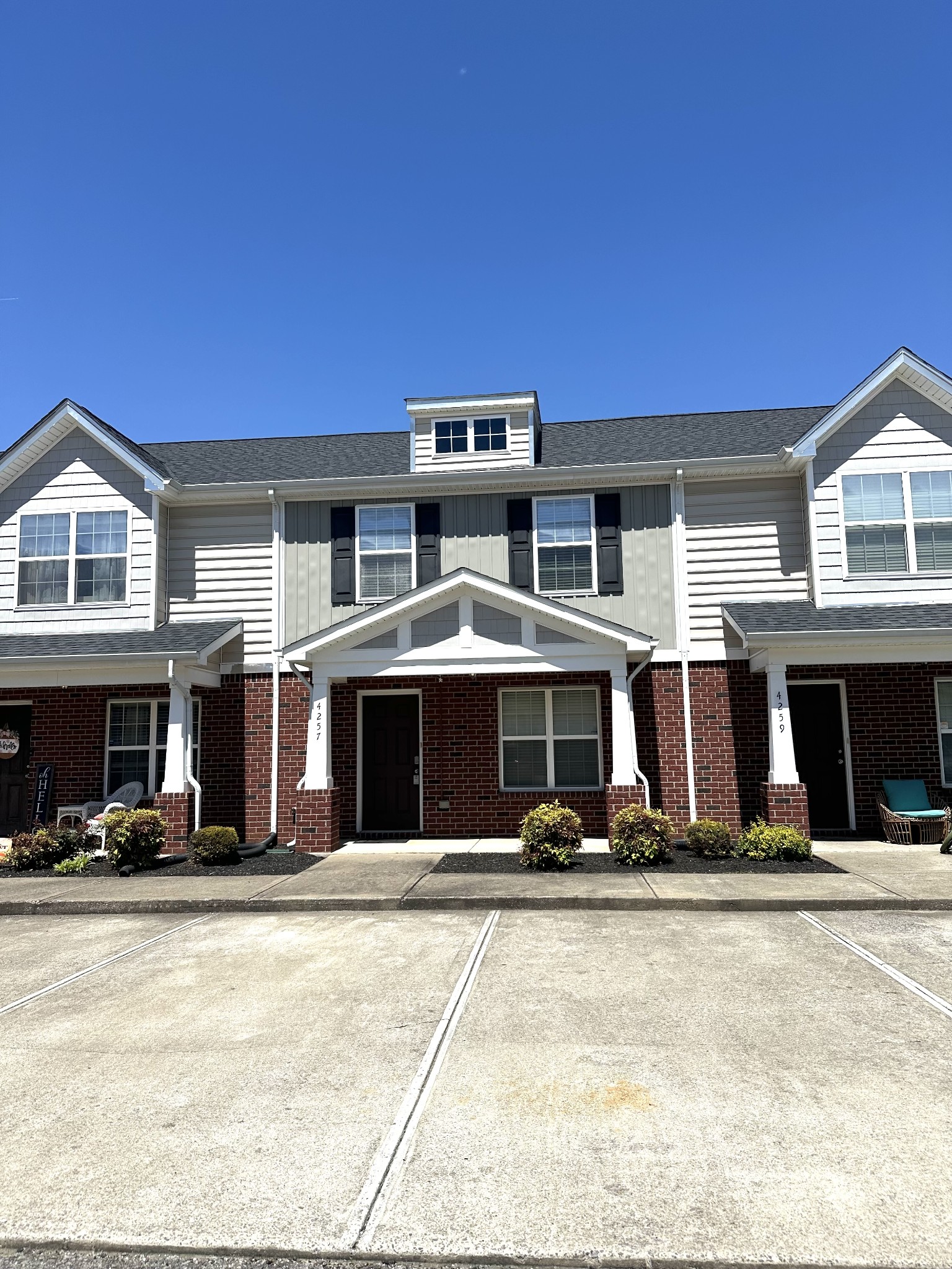 4257 Aurora Cir Property Photo 4