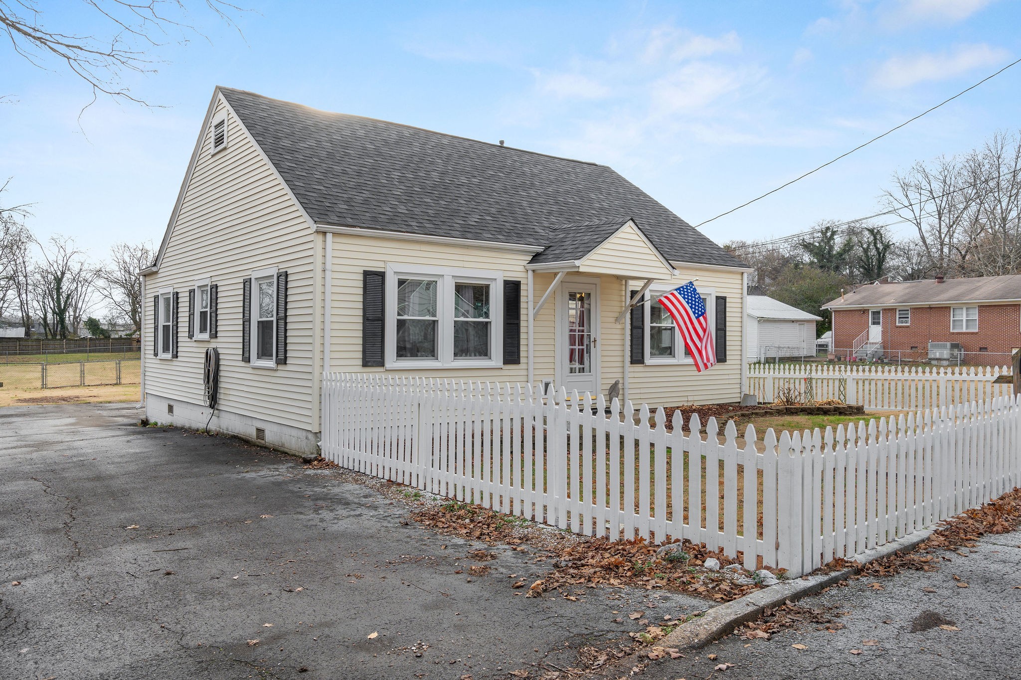 601 Adams St Property Photo