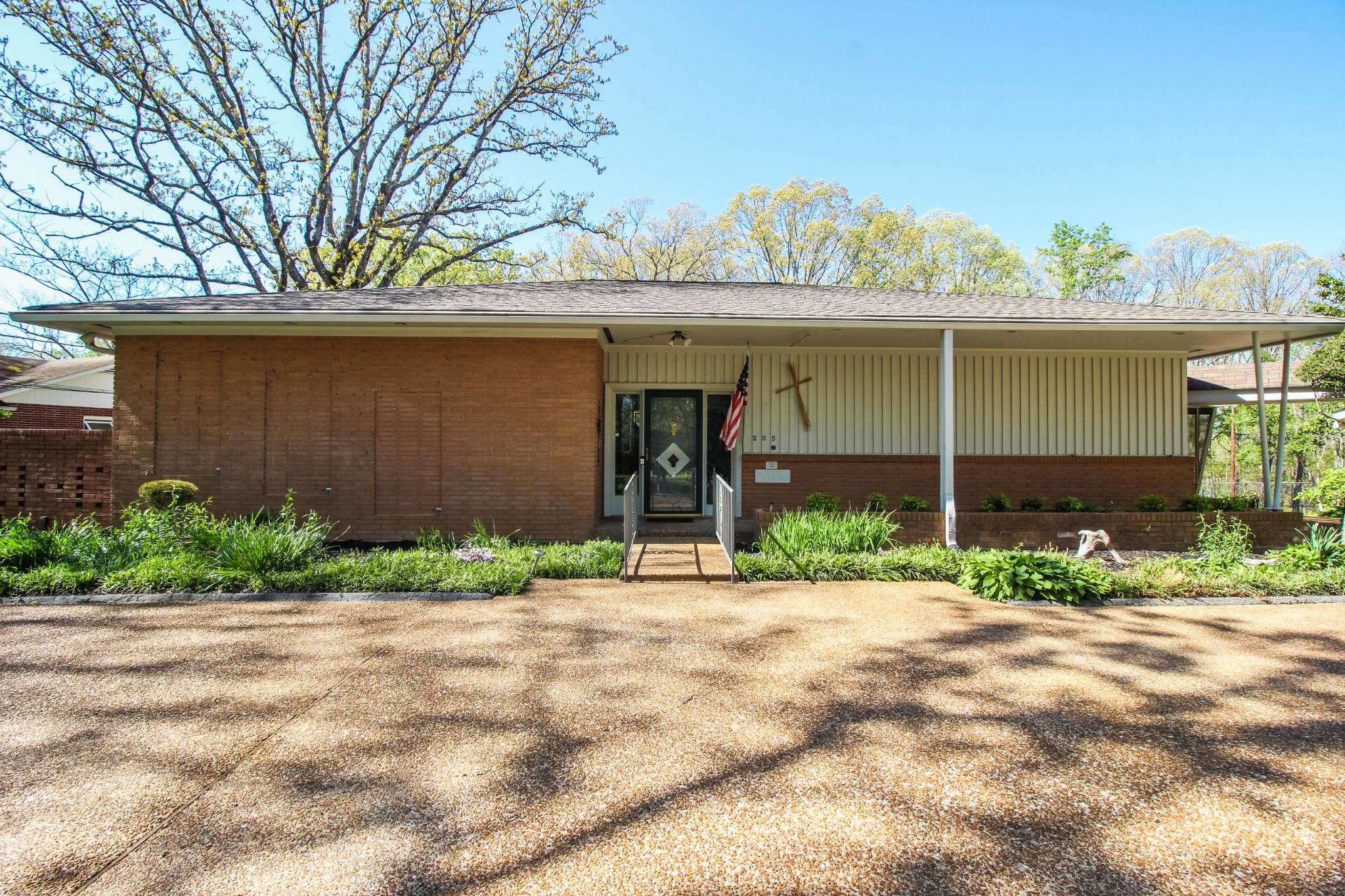 205 Hillwood Dr Property Photo