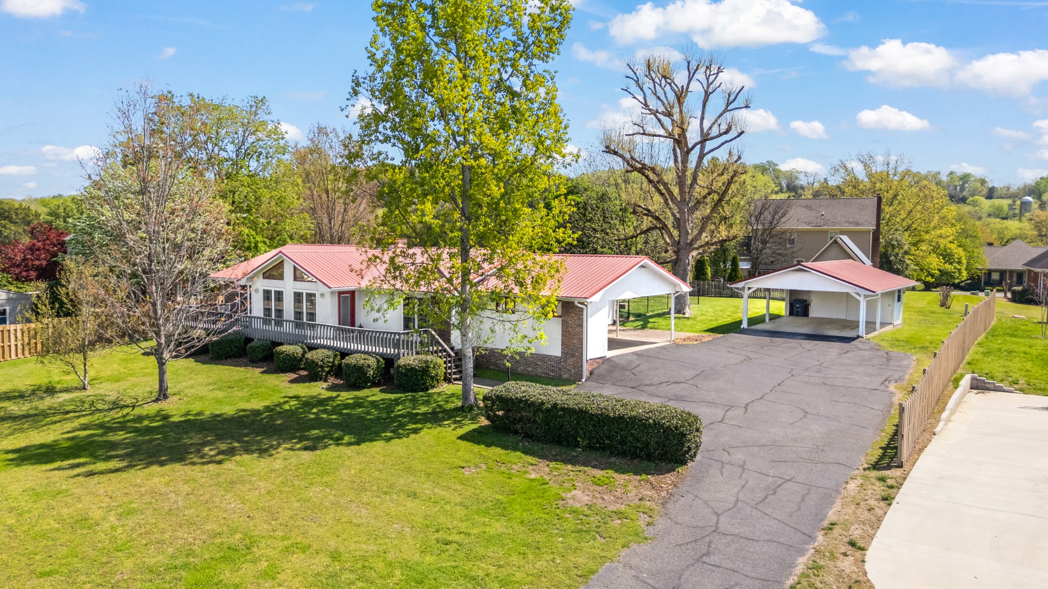 910 Greenview Dr Property Photo