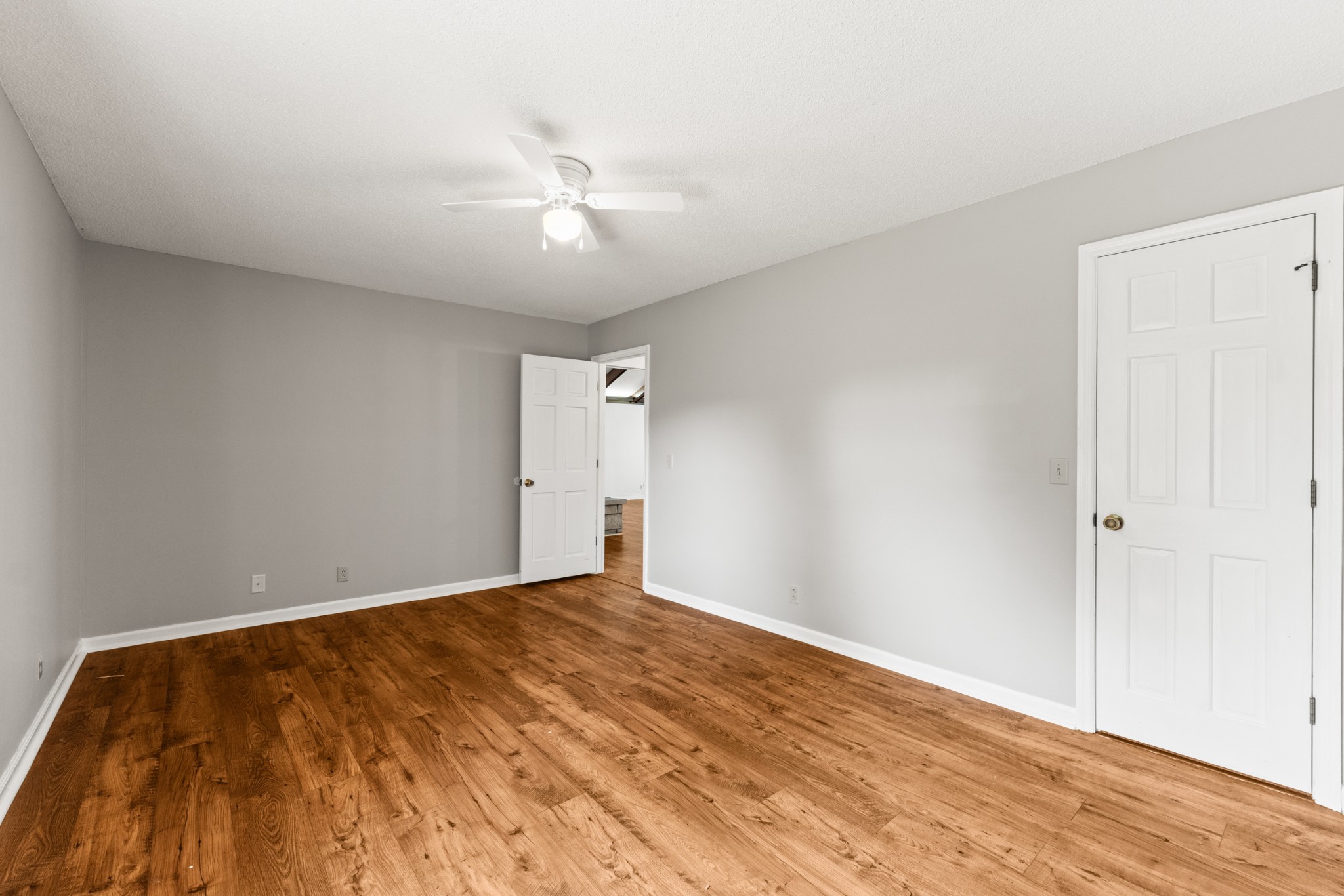 910 Greenview Dr Property Photo 14