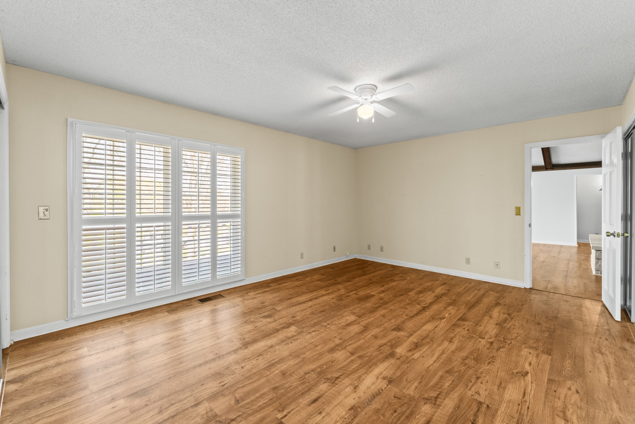 910 Greenview Dr Property Photo 21