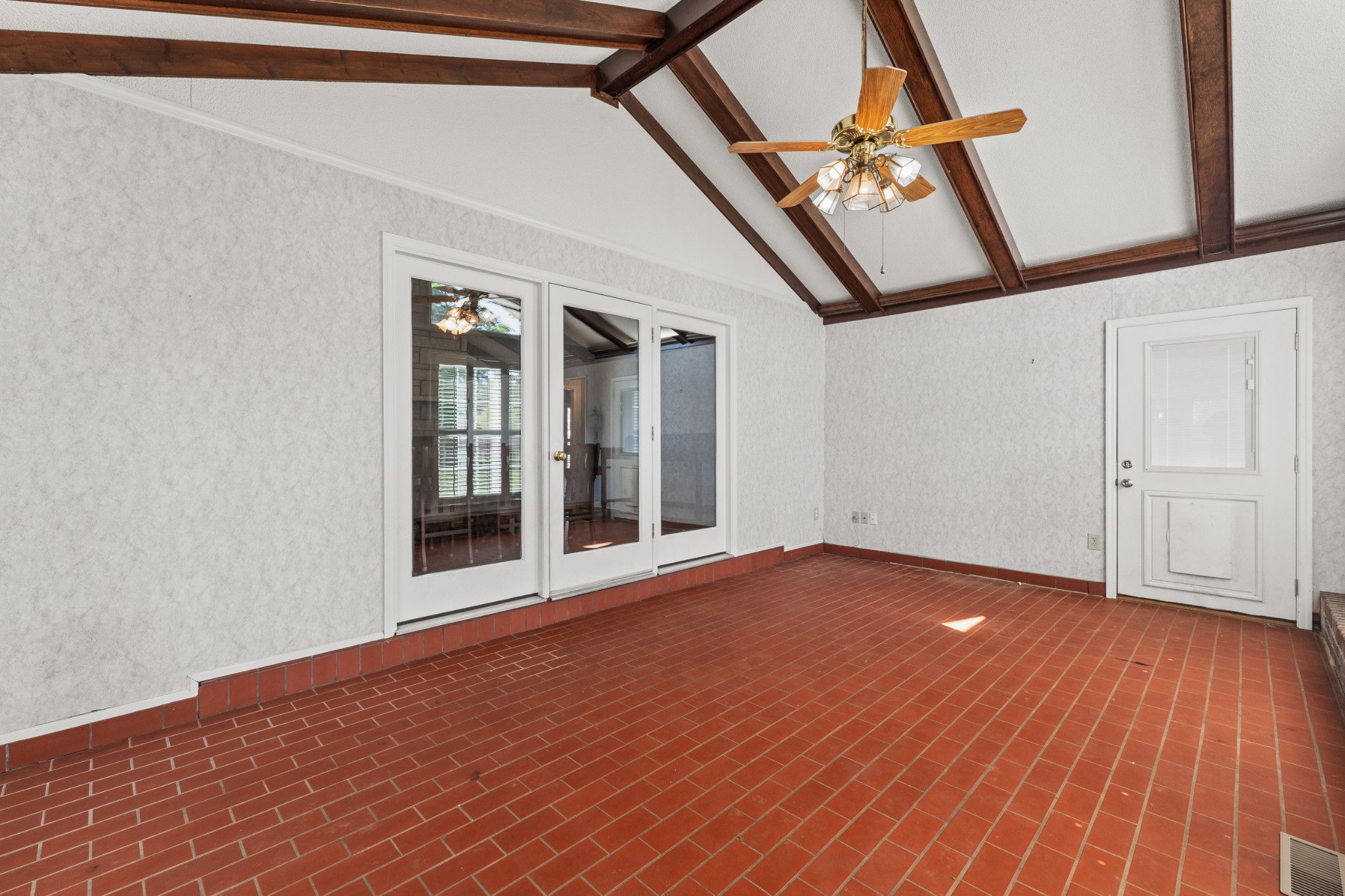 910 Greenview Dr Property Photo 38