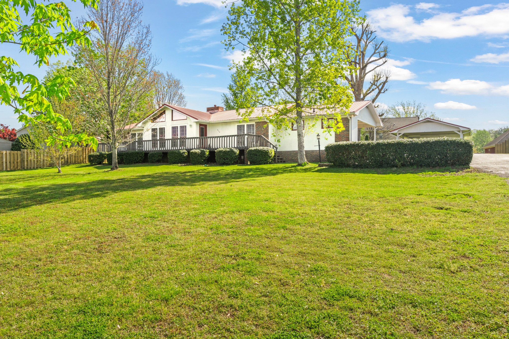 910 Greenview Dr Property Photo 42