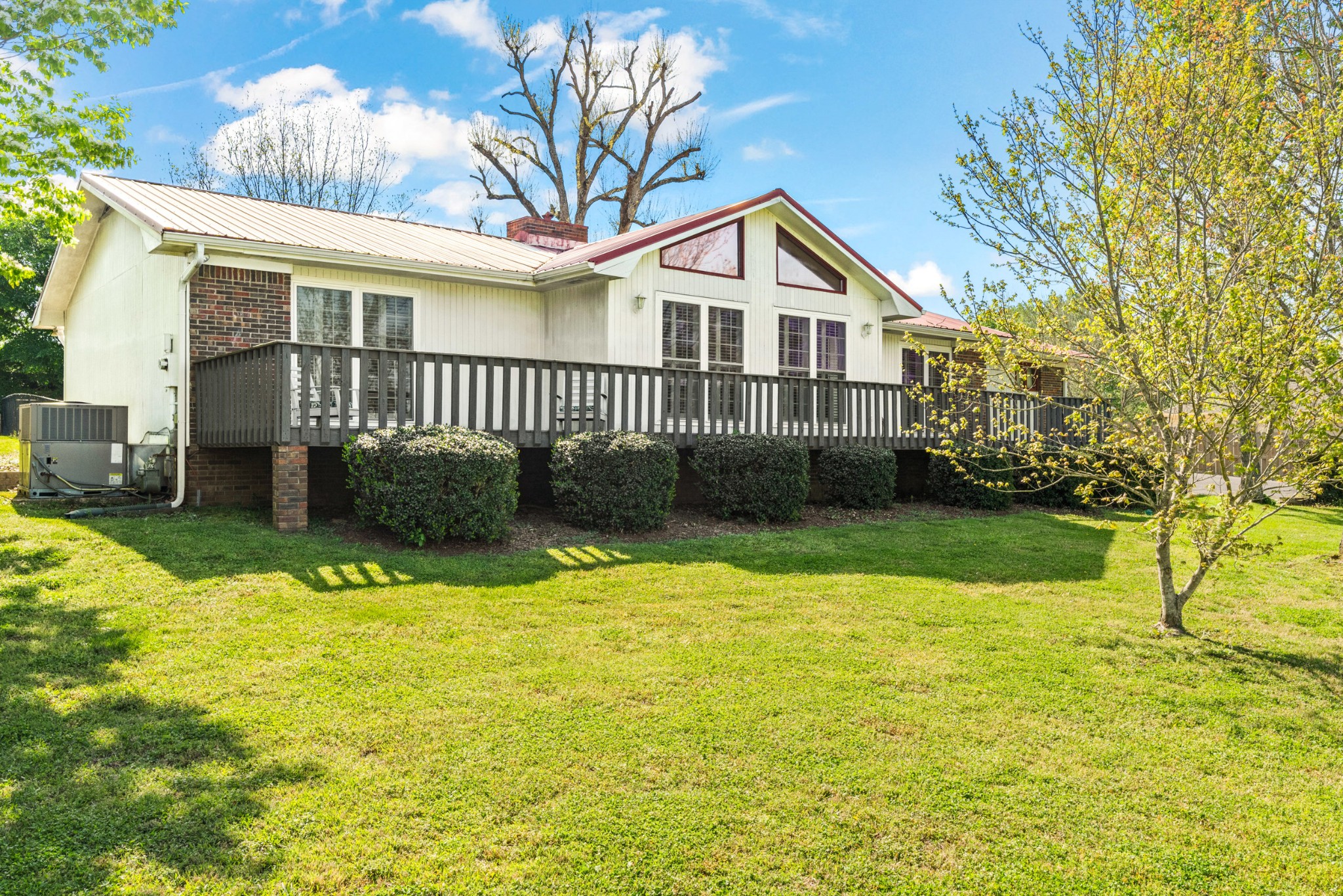 910 Greenview Dr Property Photo 44