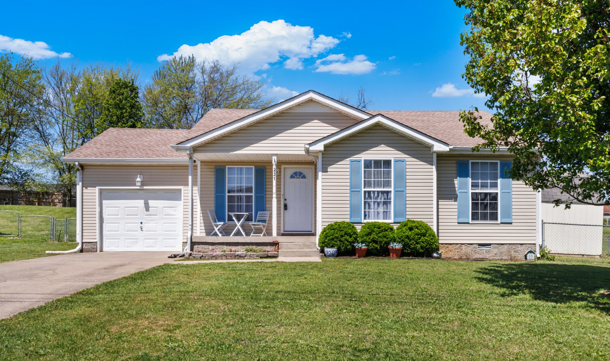 231 Golden Pond Ave Property Photo 1